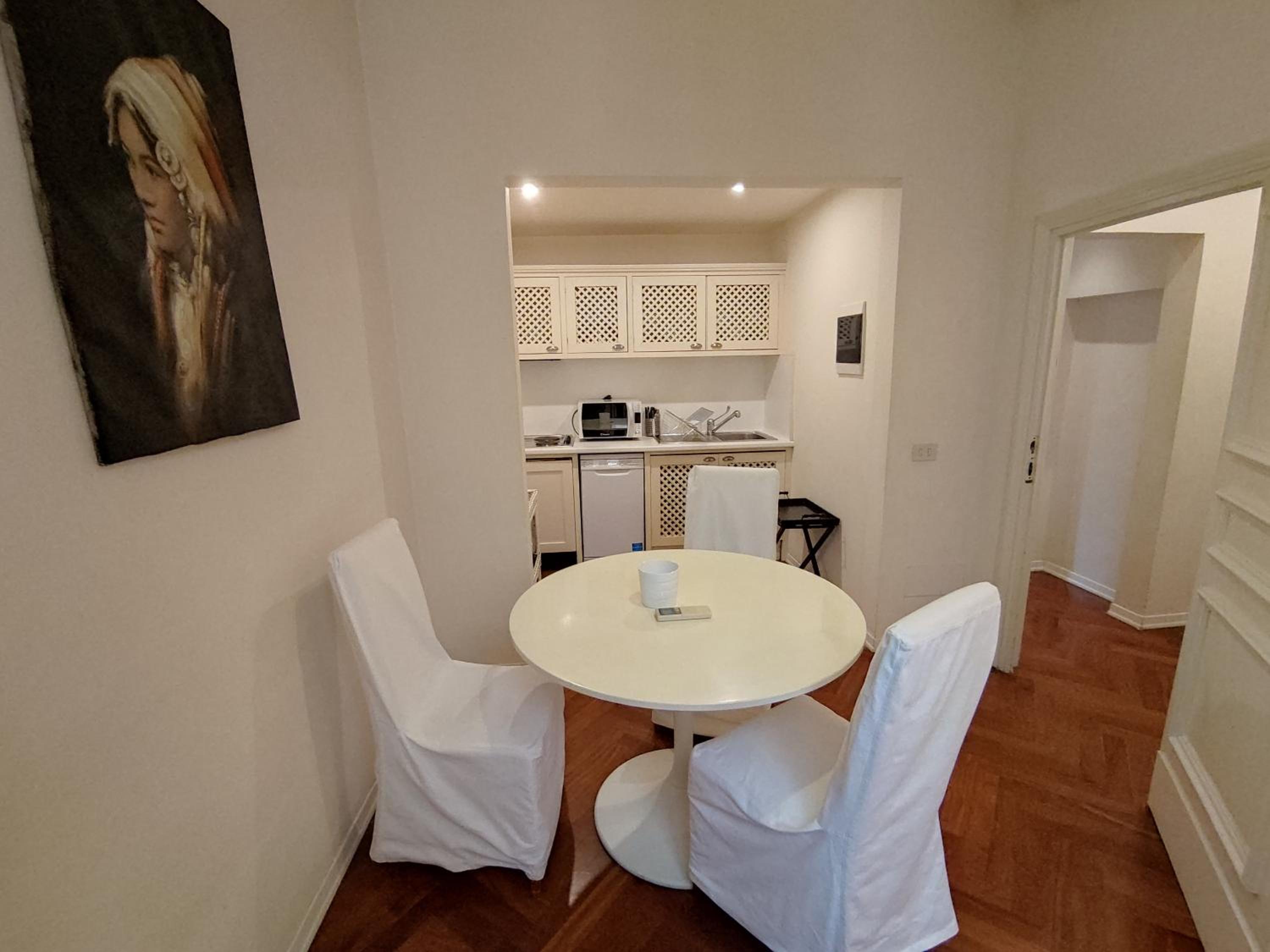 Cashmere apartment a stone's throw from the Duomo