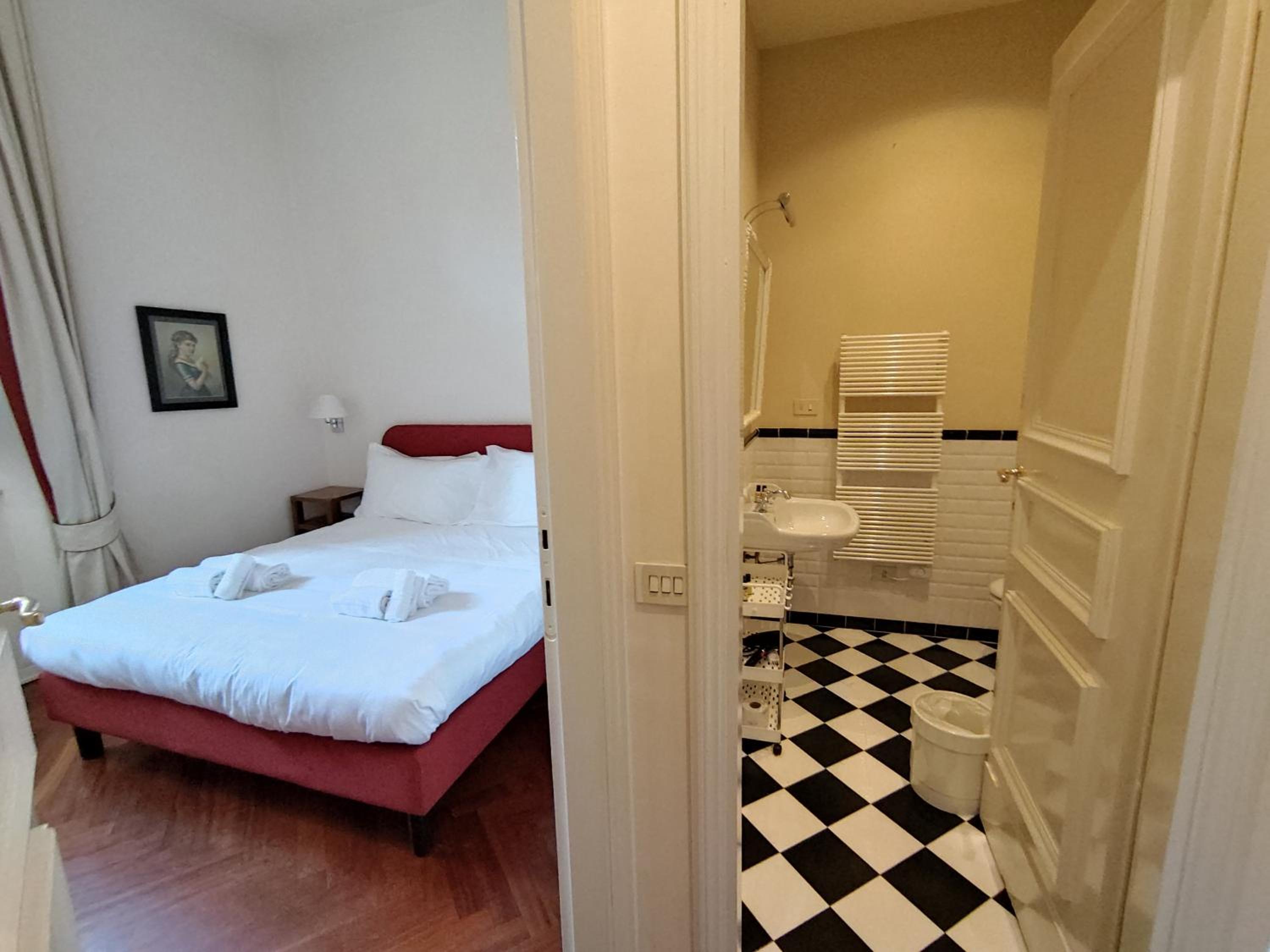 Cashmere apartment a stone's throw from the Duomo