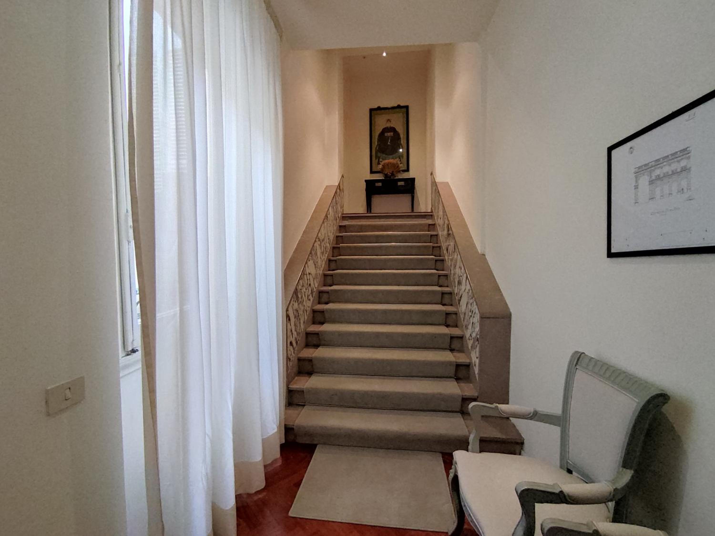 Cashmere apartment a stone's throw from the Duomo