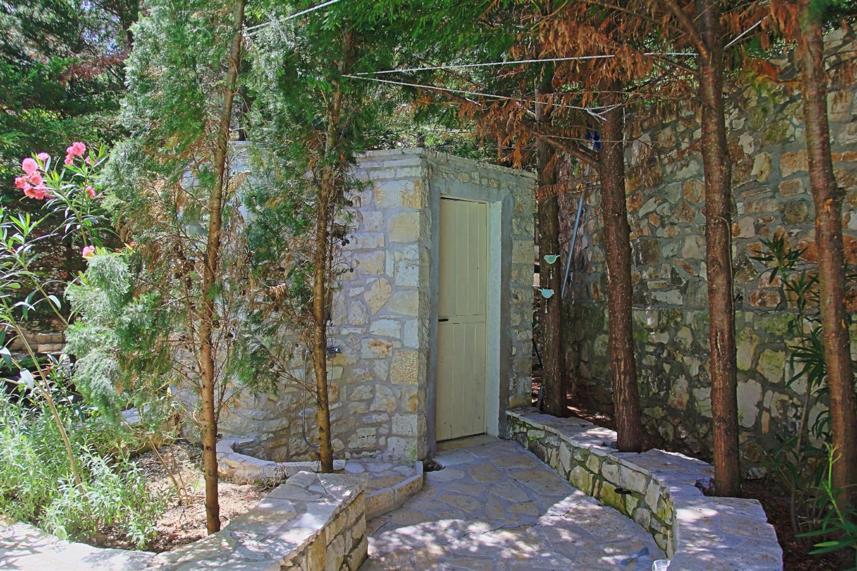Kitrini Luxury Cottage view 5