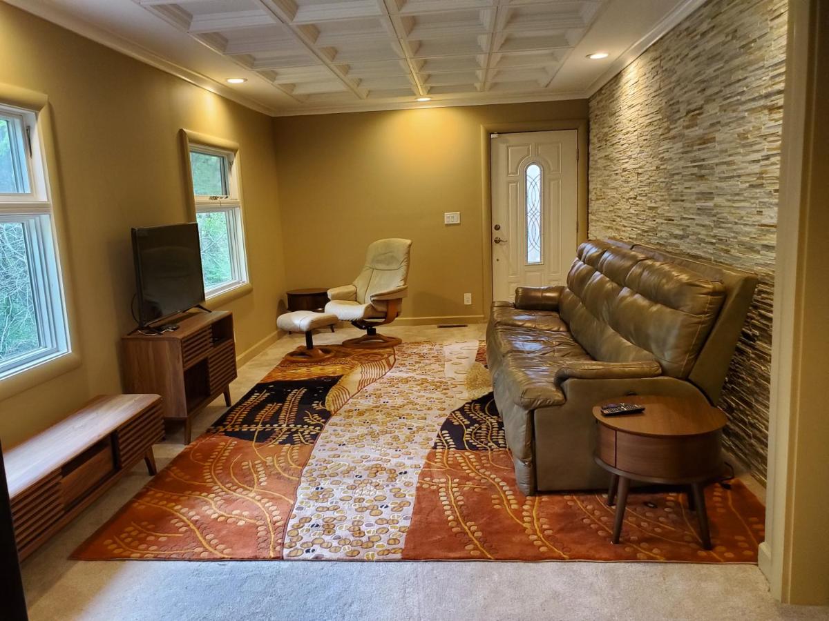 CREEKSIDE-ATLanta Terrace-Level Guest Suite
