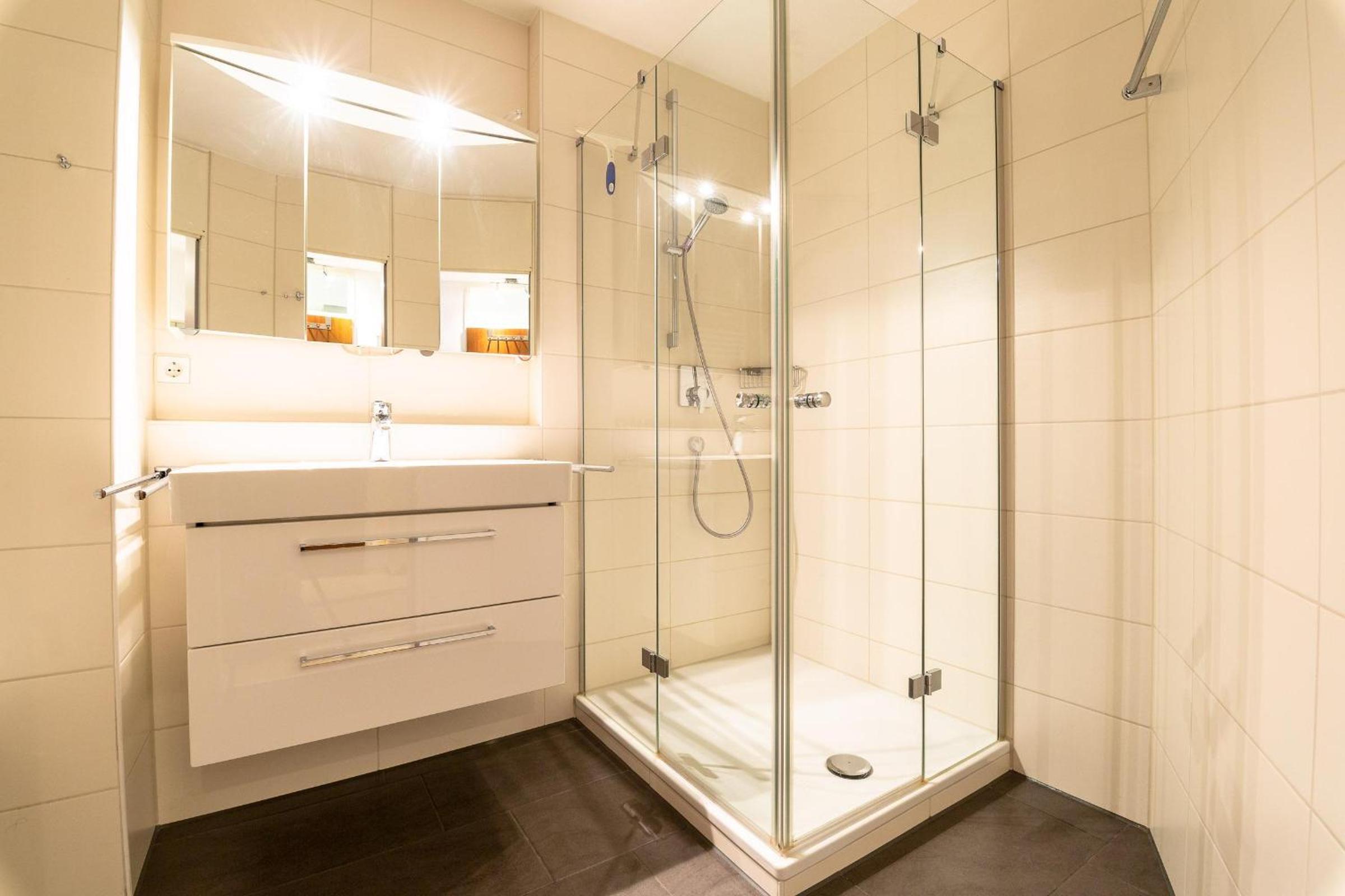 Ferienwohnpark Immenstaad am Bodensee Zwei-Zimmer-Apartment 55 05 view 5