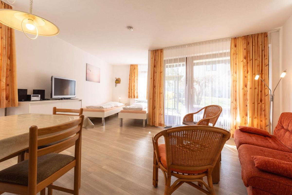 Ferienwohnpark Immenstaad am Bodensee Ein-Zimmer-Apartment 55 01 view 2