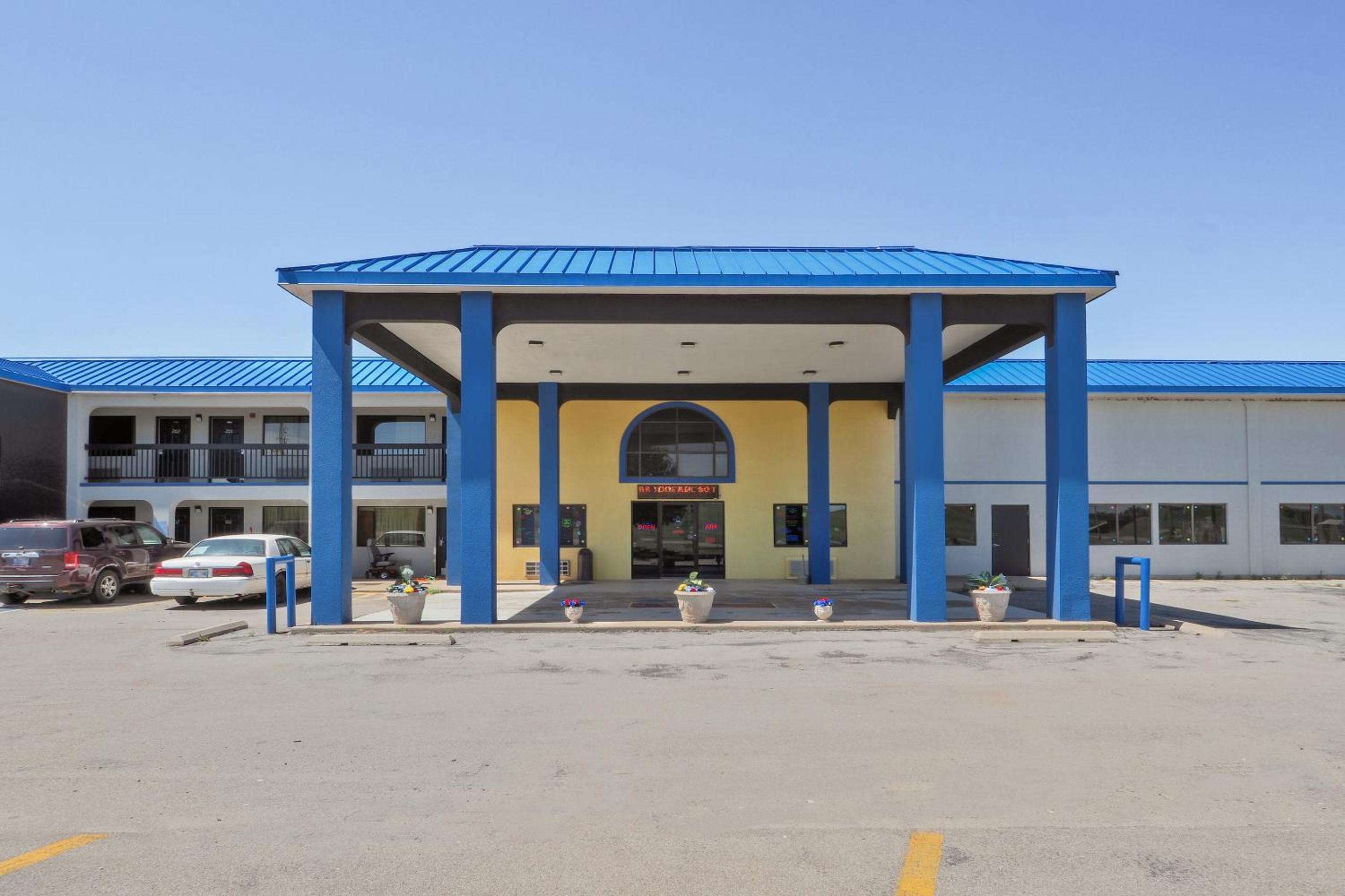 Lonestar Inn & Suites, Erick OK Hwy 40 BY OYO view 4