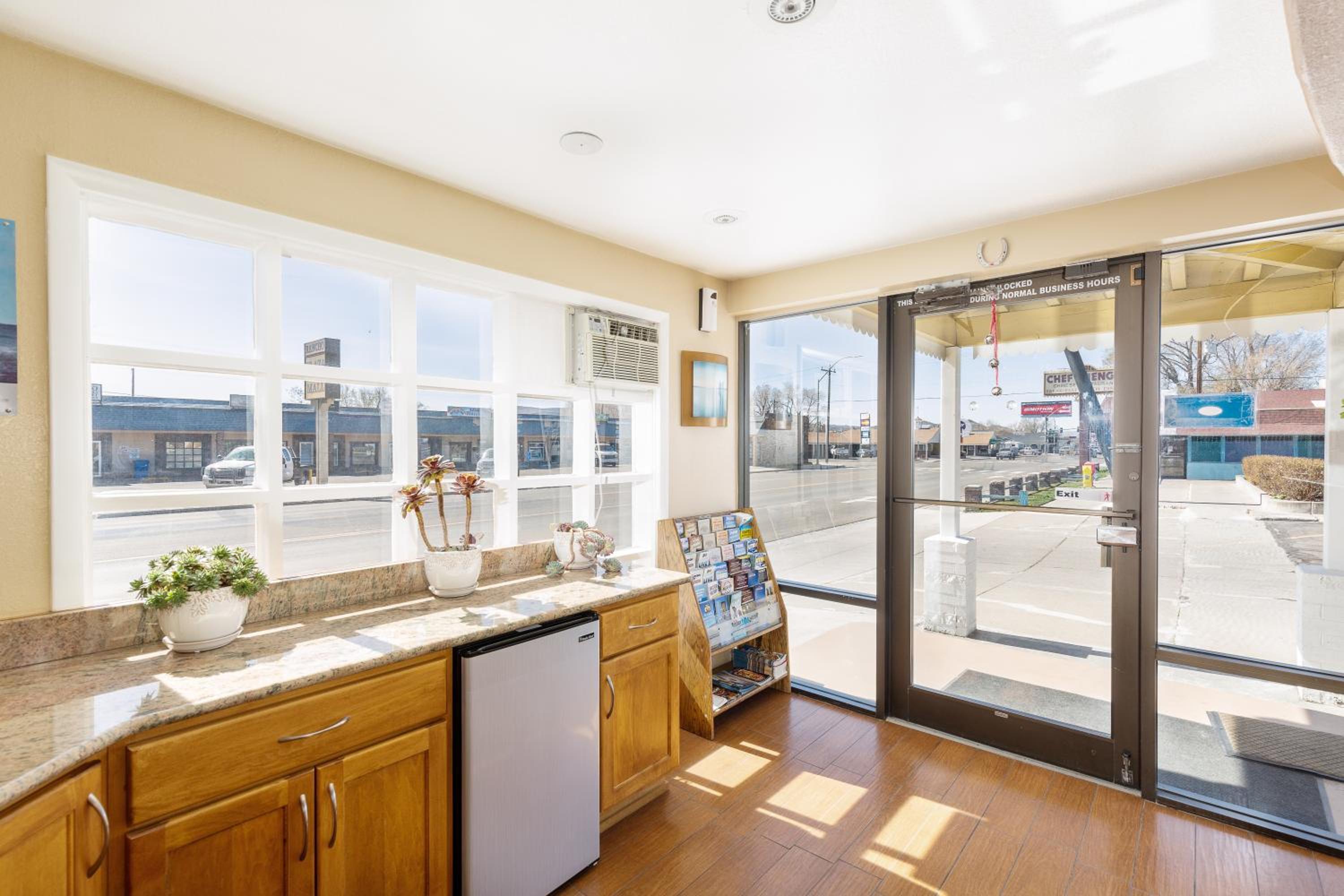 Elko Vacations - Stay Express Inn Elko - Property Image 16