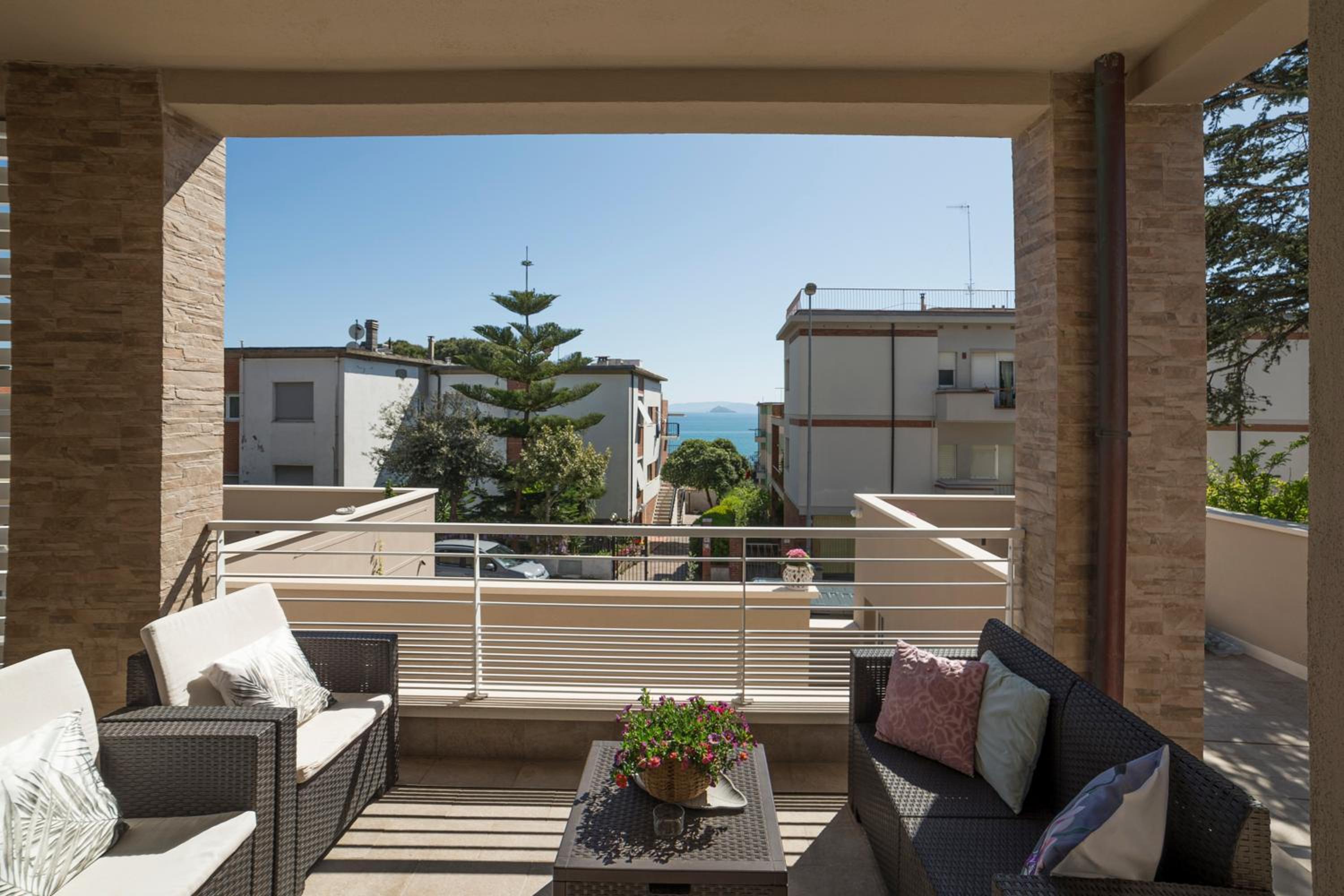 Prima dell'Elba Family Apartments view 3