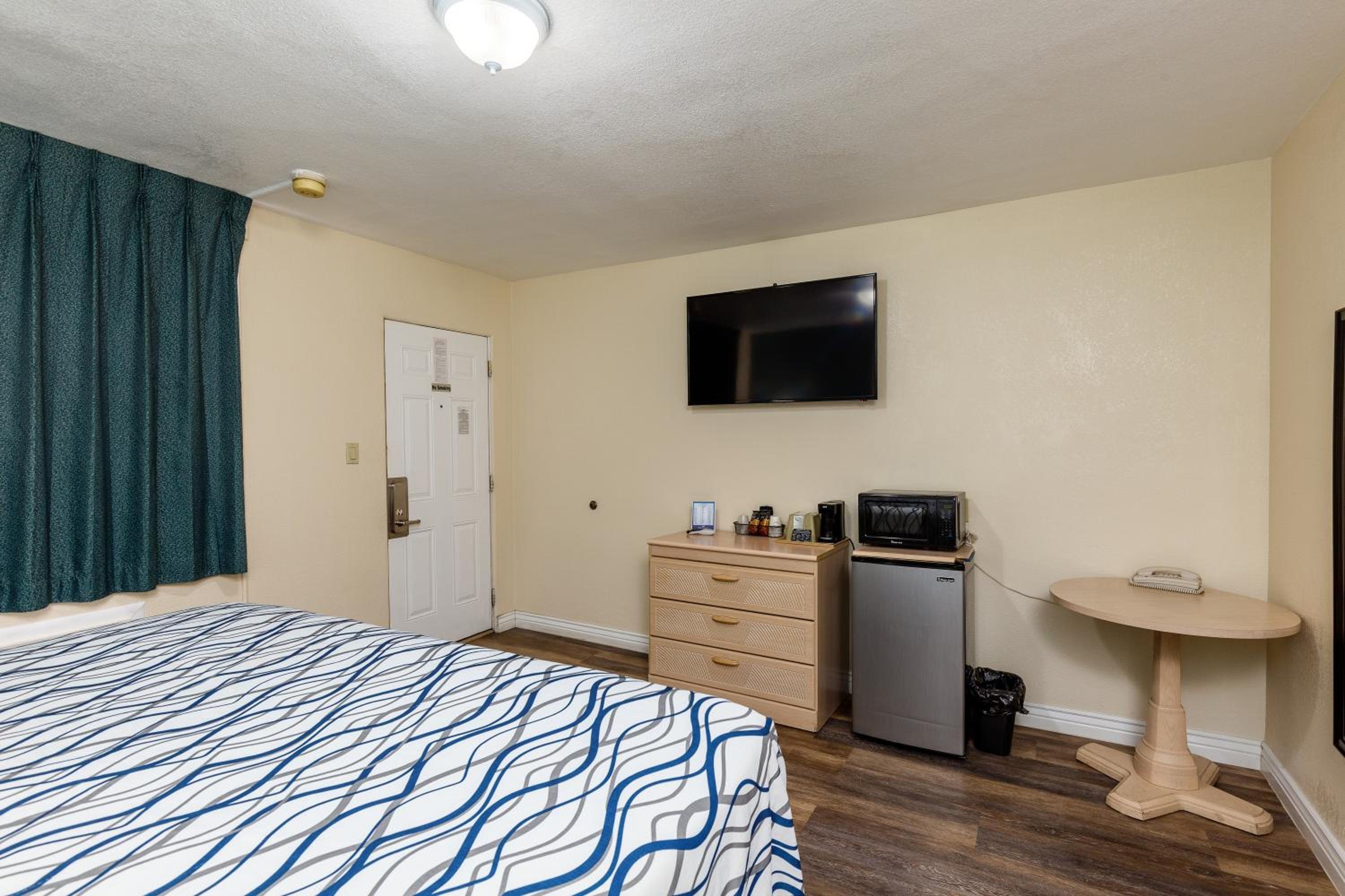 Elko Vacations - Stay Express Inn Elko - Property Image 9