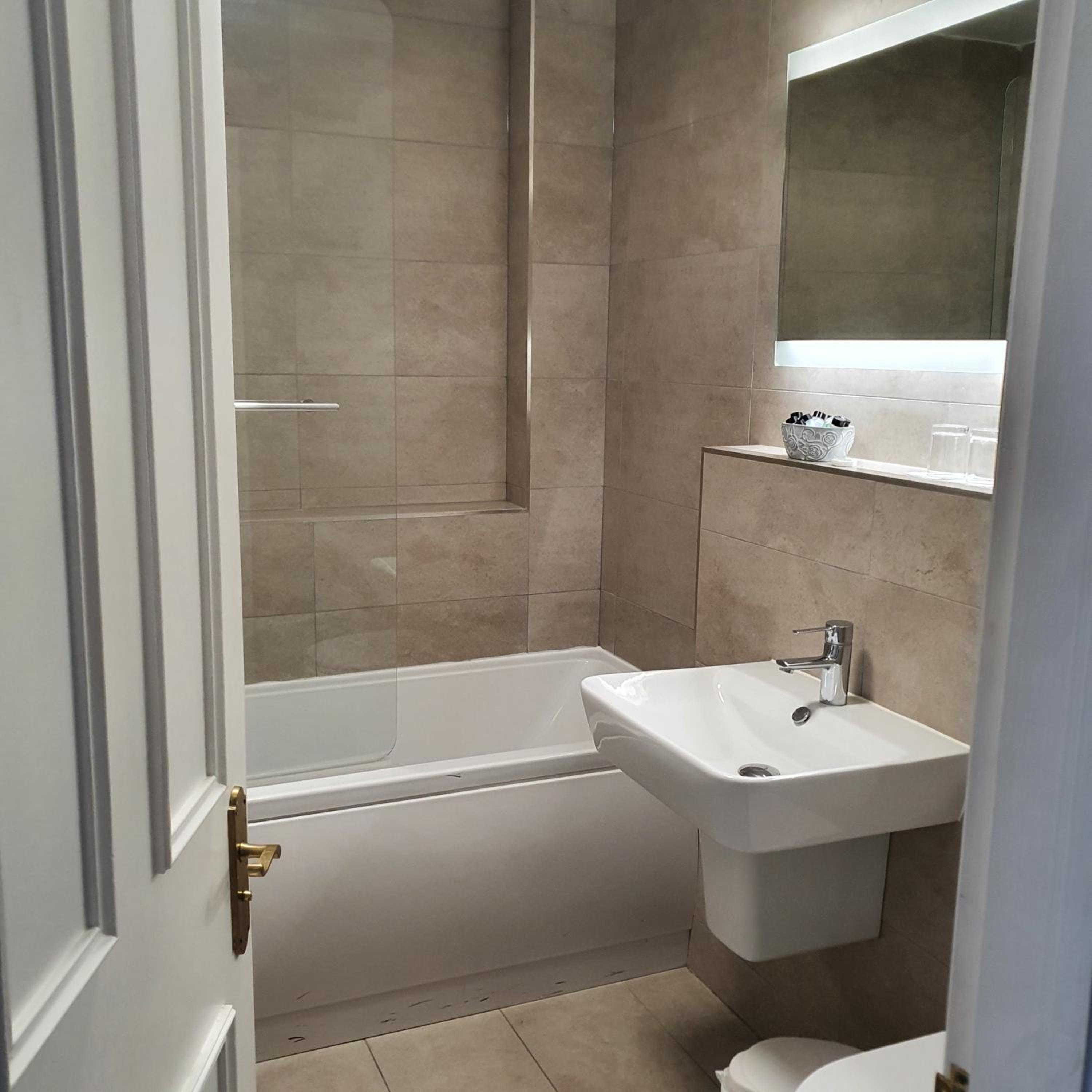 Oxford Vacations - St Margaret's Hotel - Property Image 2