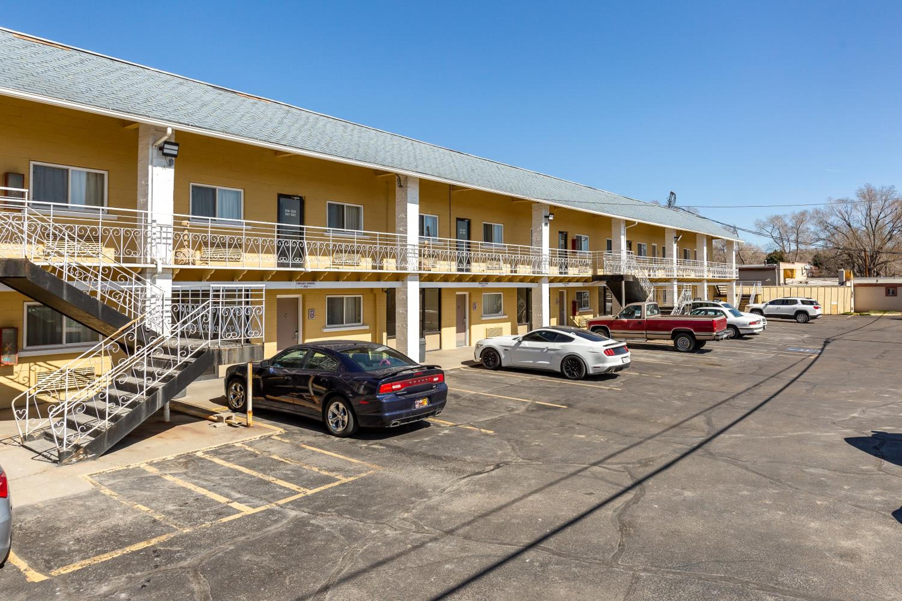 Elko Vacations - Stay Express Inn Elko - Property Image 12