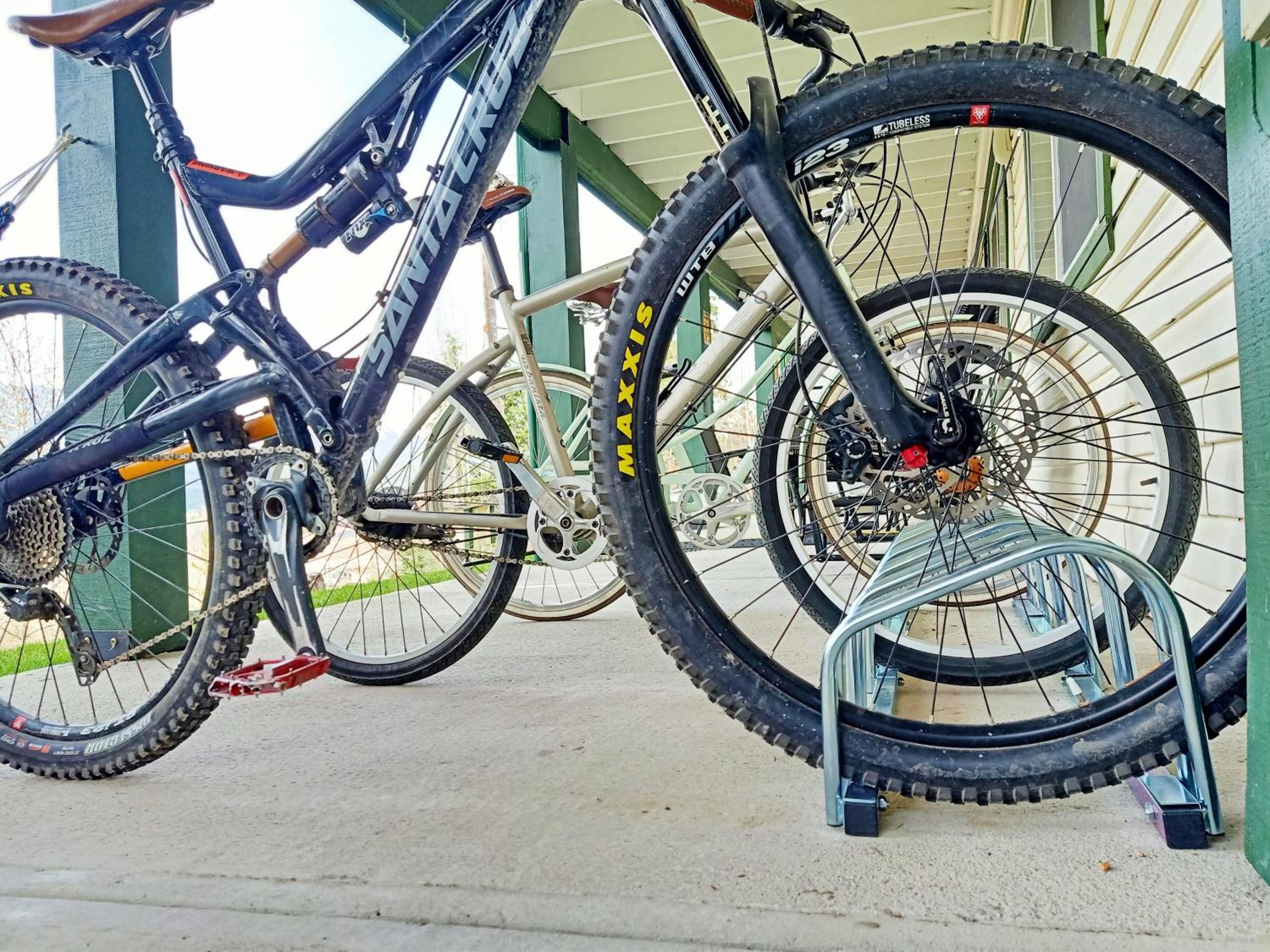 Golden Vacations - 2mins to Town, AC  Sauna, Self Check-in, Full Kitchen, Free Laundry  Parking, Family Pet Friendly, Comfortably Sleeps Up To 10 - Property Image 42