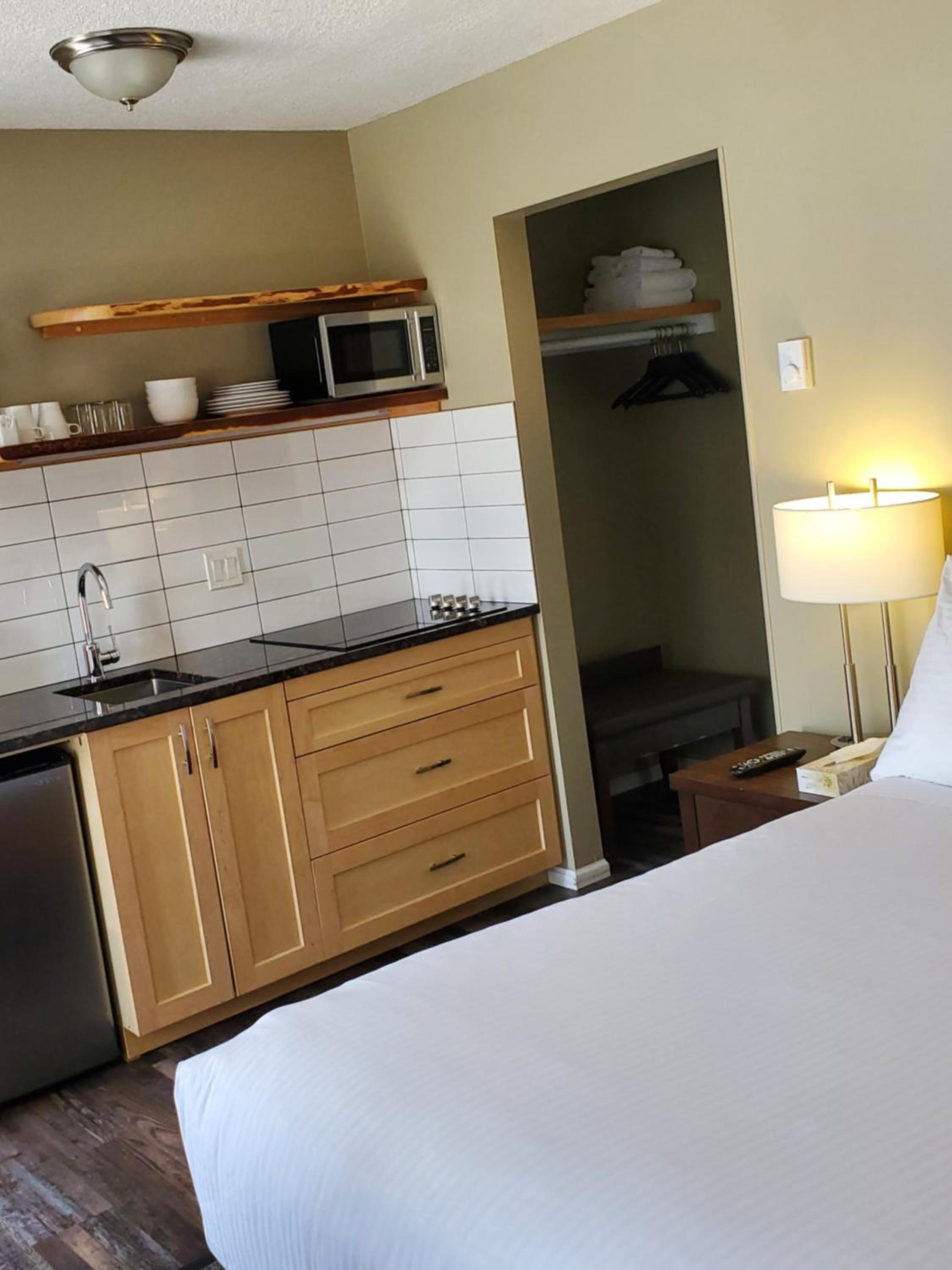 Alpine Inn & Suites