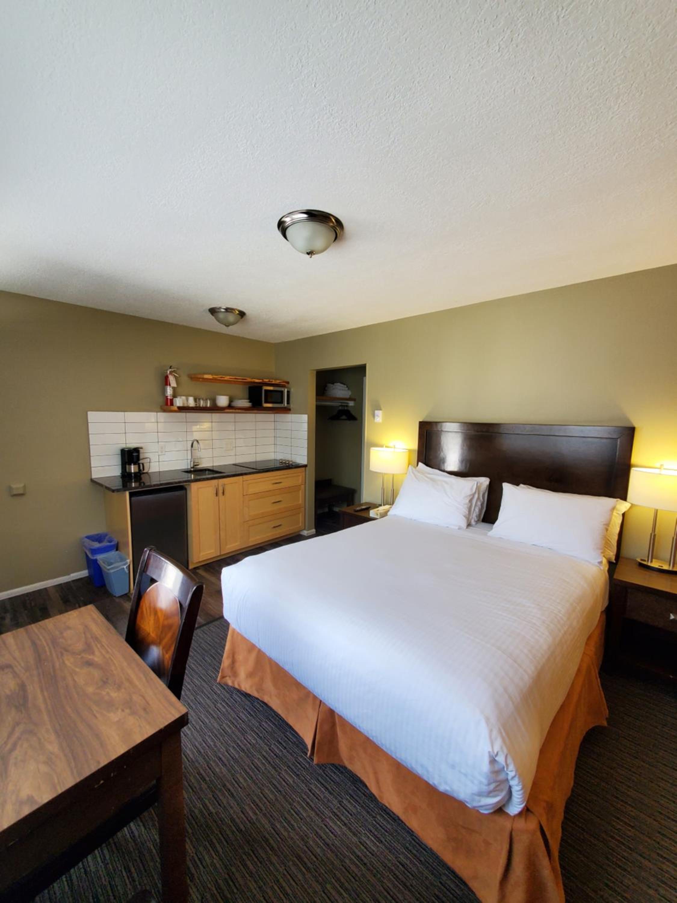 Alpine Inn & Suites