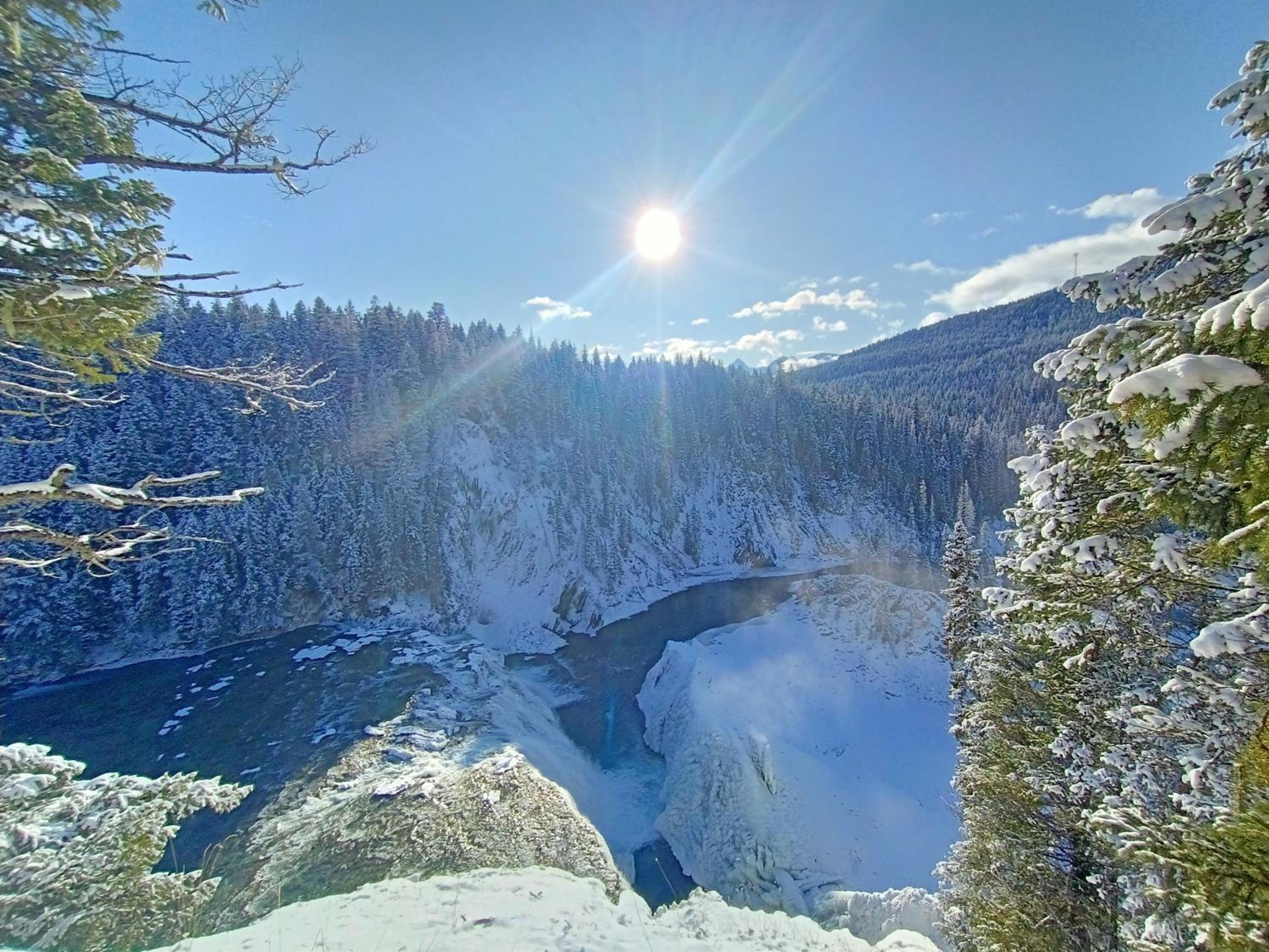 Golden Vacations - 2mins to Town, AC  Sauna, Self Check-in, Full Kitchen, Free Laundry  Parking, Family Pet Friendly, Comfortably Sleeps Up To 10 - Property Image 44