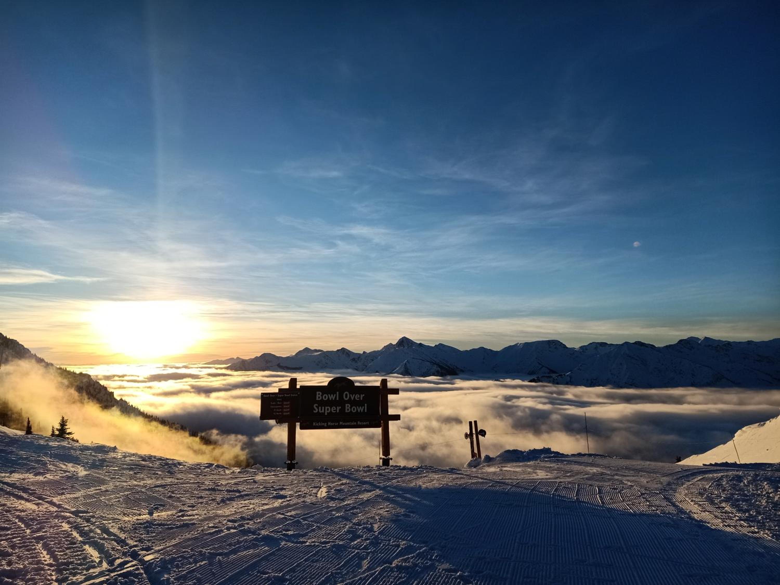 Golden Vacations - 2mins to Town, AC  Sauna, Self Check-in, Full Kitchen, Free Laundry  Parking, Family Pet Friendly, Comfortably Sleeps Up To 10 - Property Image 43