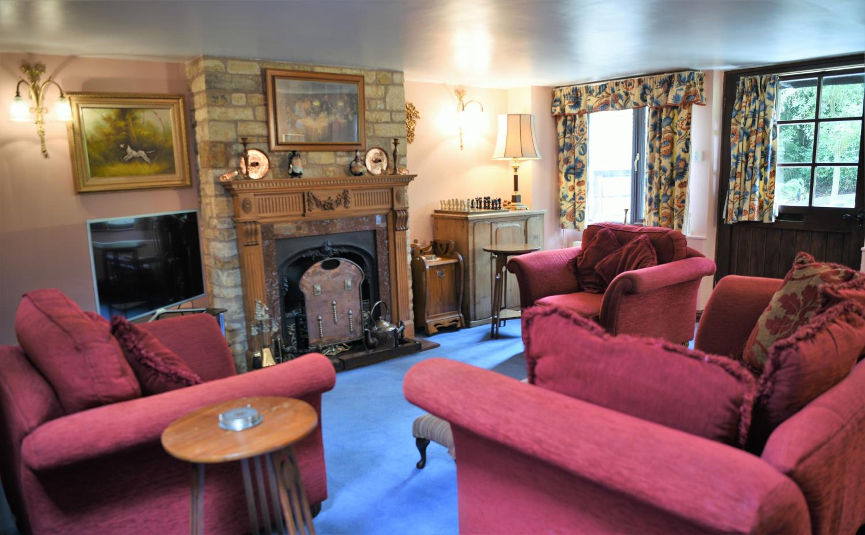 Laburnum Cottage Broadway view 5