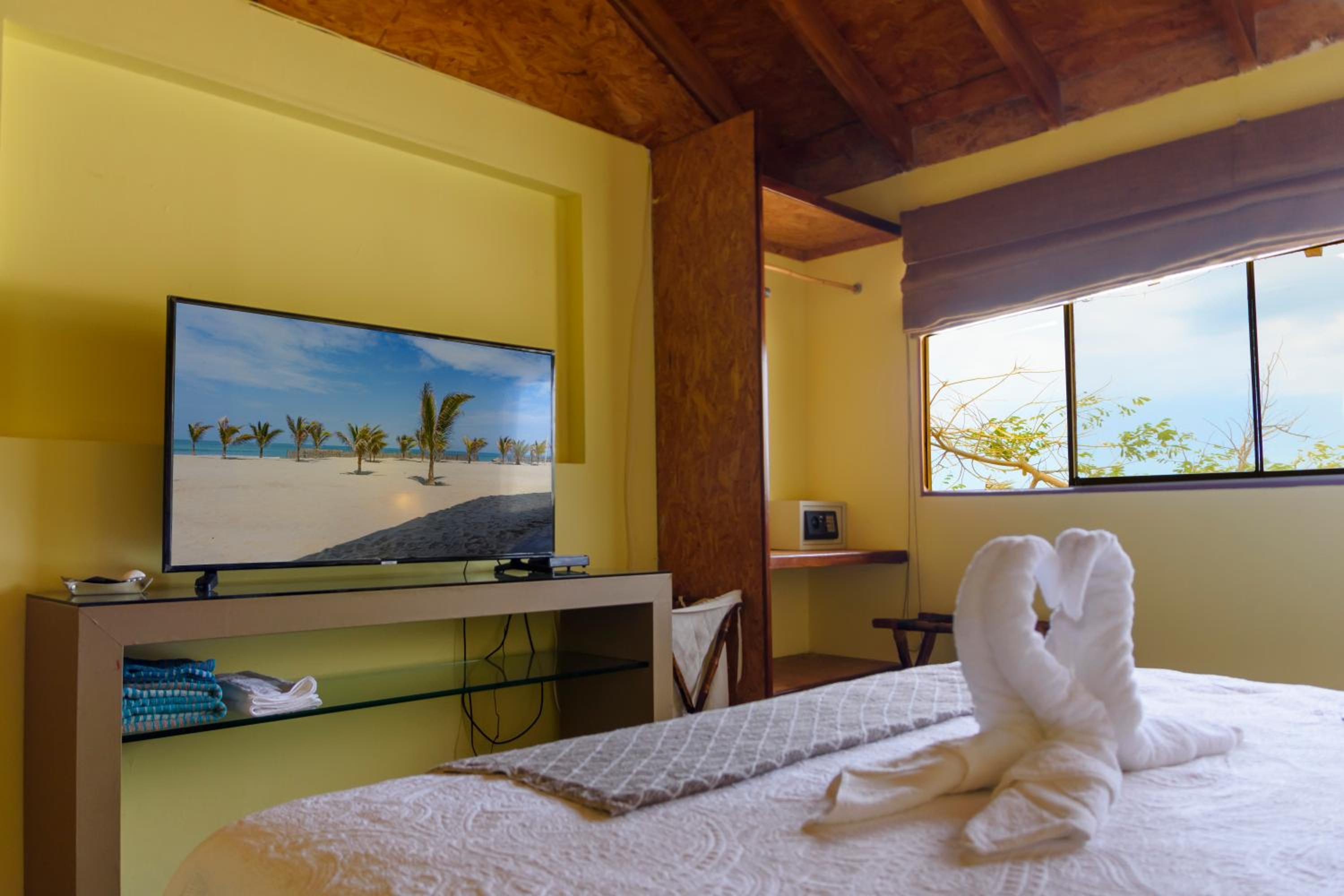 Wallac Bungalows Canoas de Punta Sal view 3