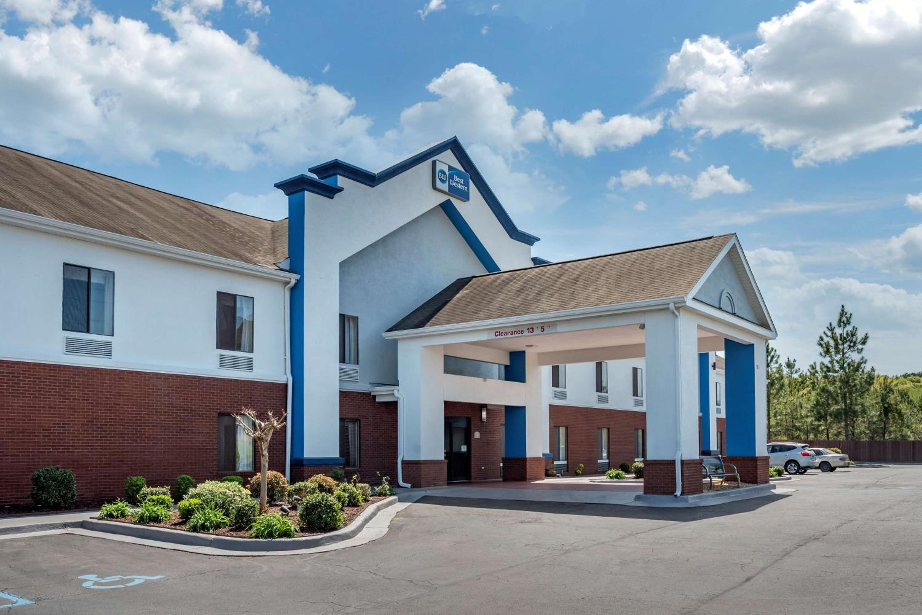 Troy Vacations - Best Western Troy Inn - Property Image 1