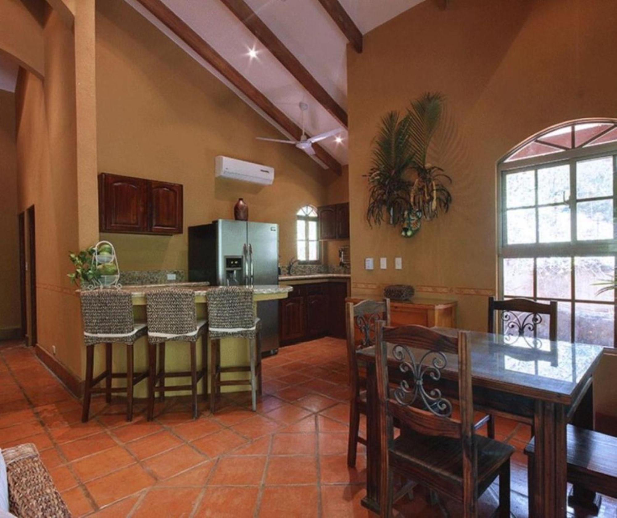 4 Architectural homes, Pool and High-Speed Internet