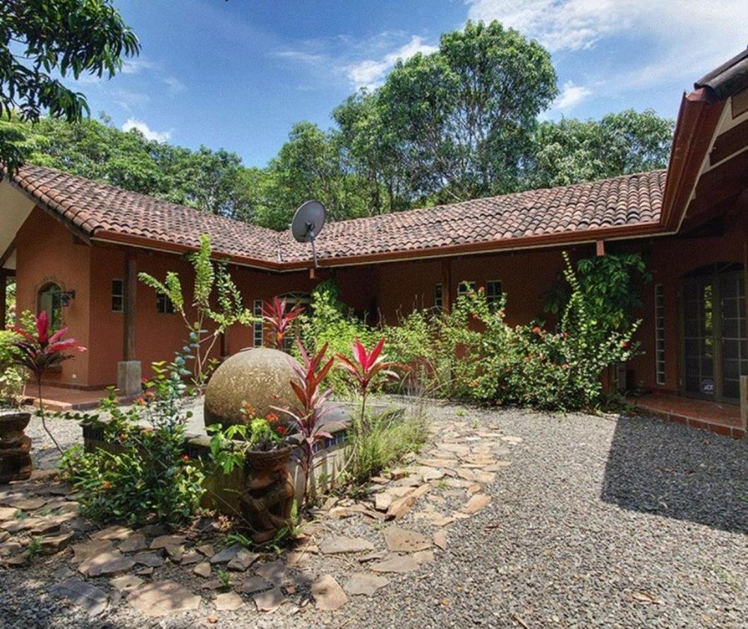 4 Architectural homes, Pool and High-Speed Internet