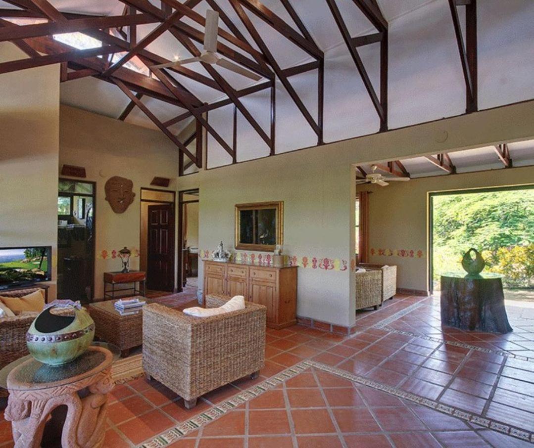 4 Architectural homes, Pool and High-Speed Internet