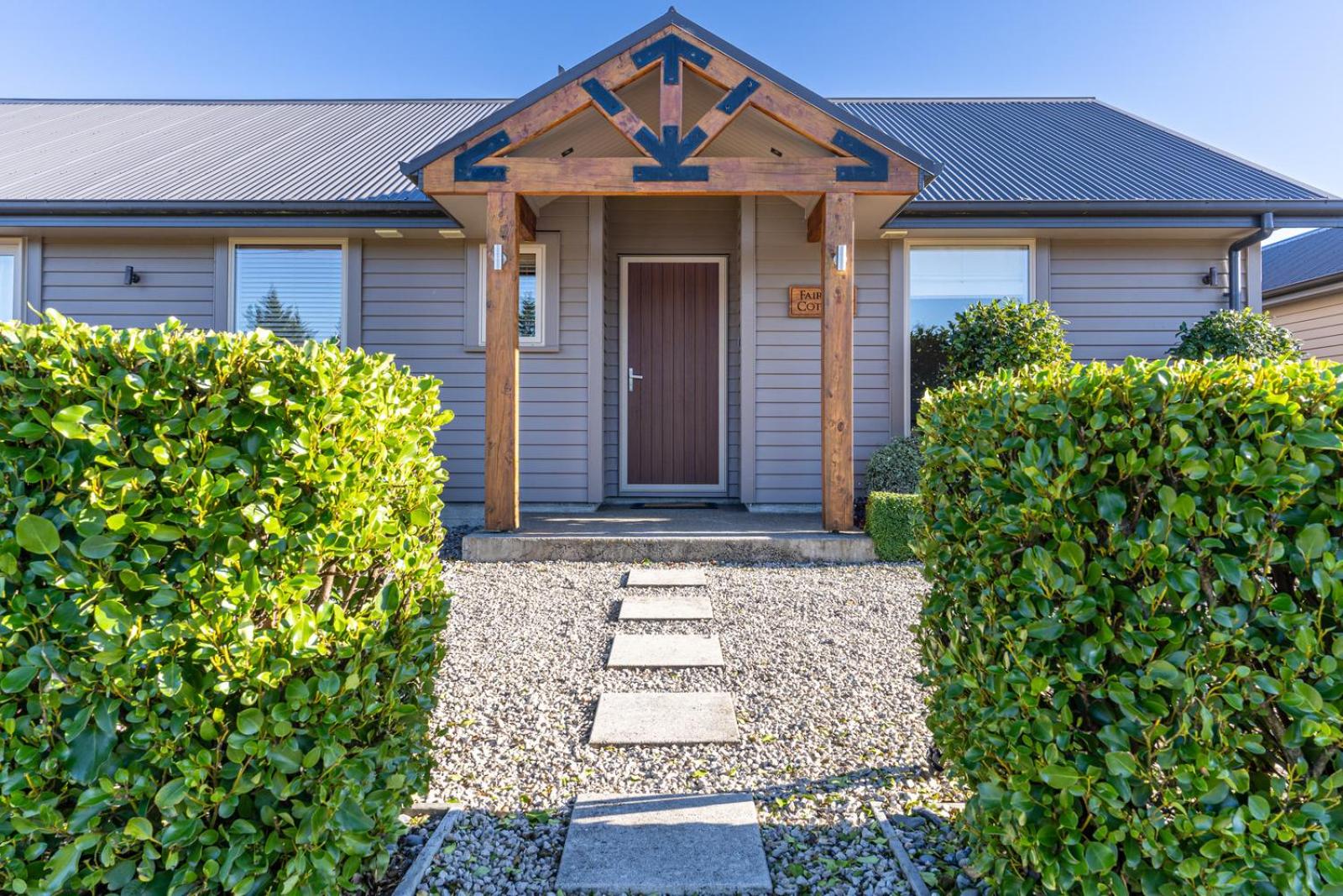 Hotel Fairway Cottage - Hanmer Springs Holiday Home - Image 1