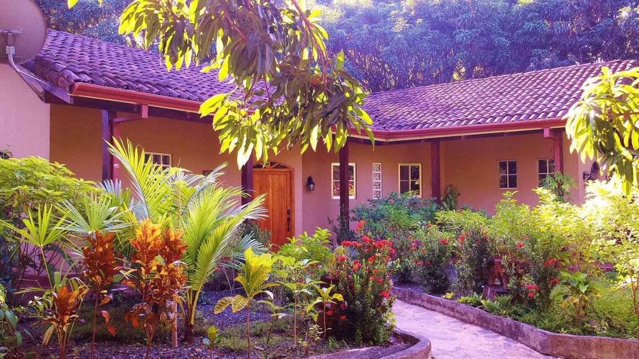 4 Architectural homes, Pool and High-Speed Internet