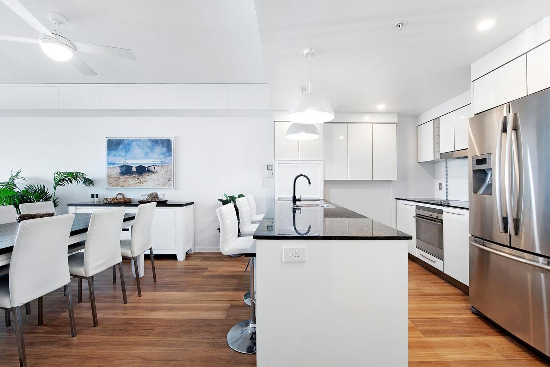 Modern 3 Bedroom Apartment with Ocean views - CoastHM