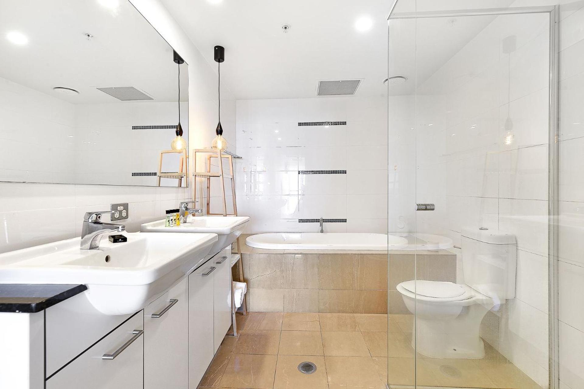 Modern 3 Bedroom Apartment with Ocean views - CoastHM