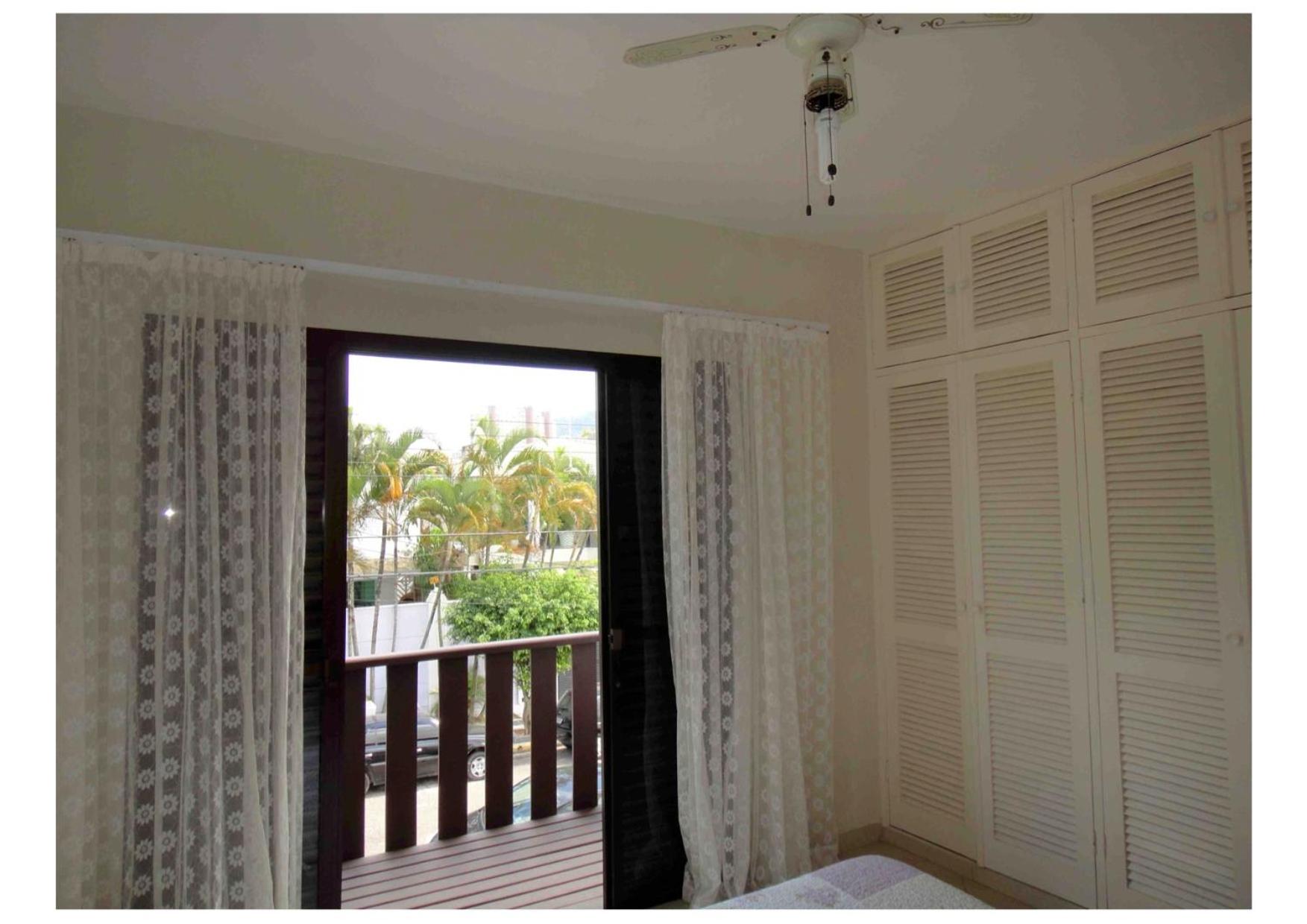 Guarujá, apartamento a 100 metros da praia da enseada.