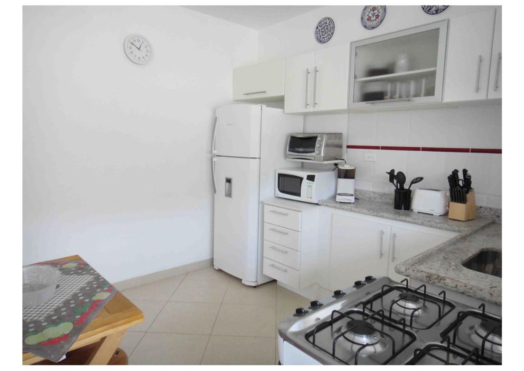 Guarujá, apartamento a 100 metros da praia da enseada.