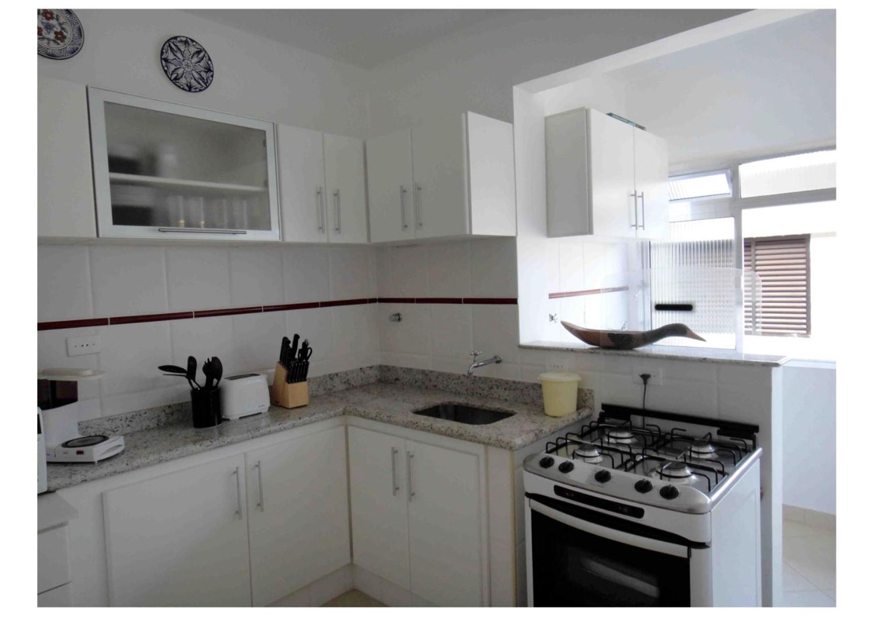 Guarujá, apartamento a 100 metros da praia da enseada.
