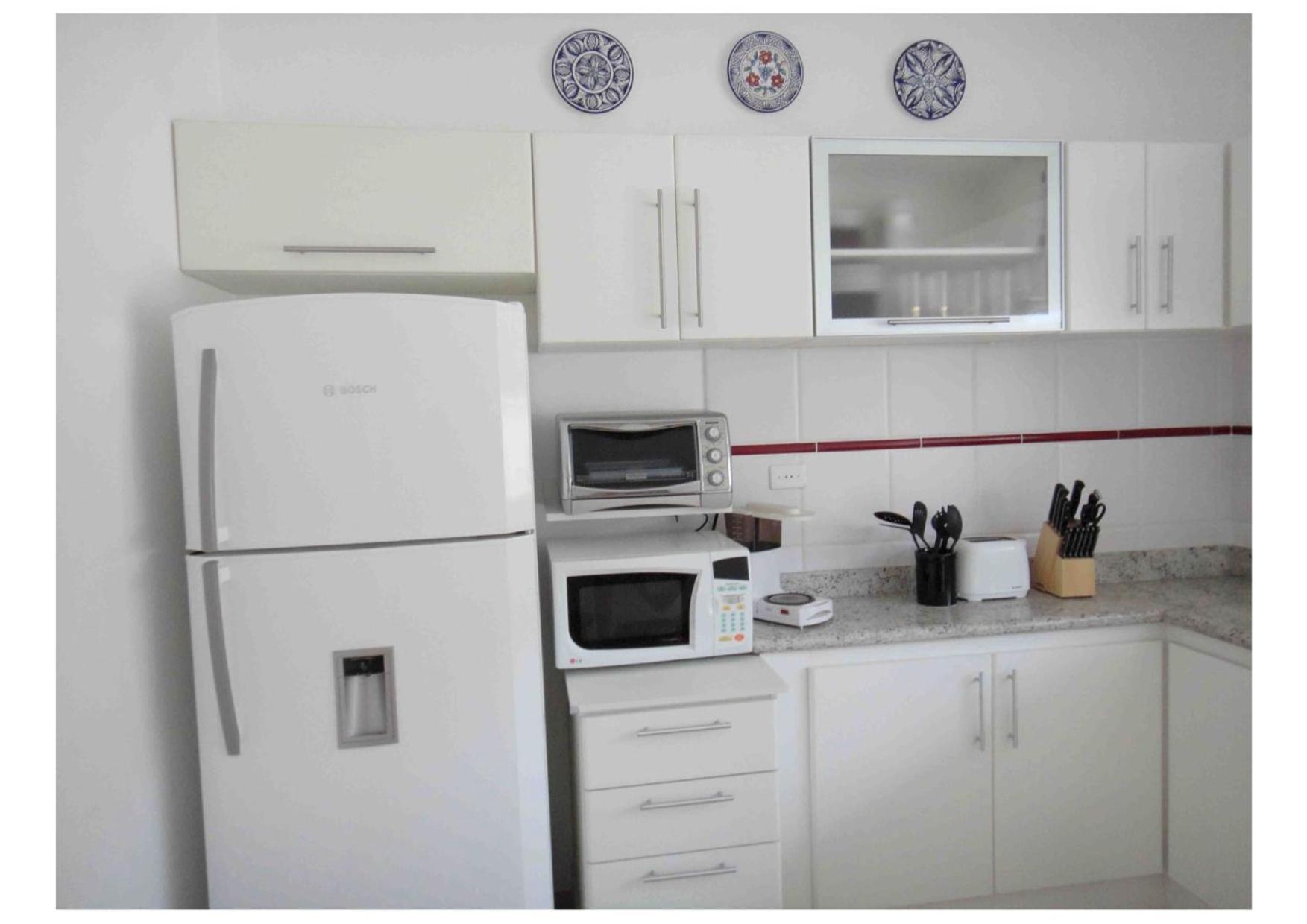 Guarujá, apartamento a 100 metros da praia da enseada.