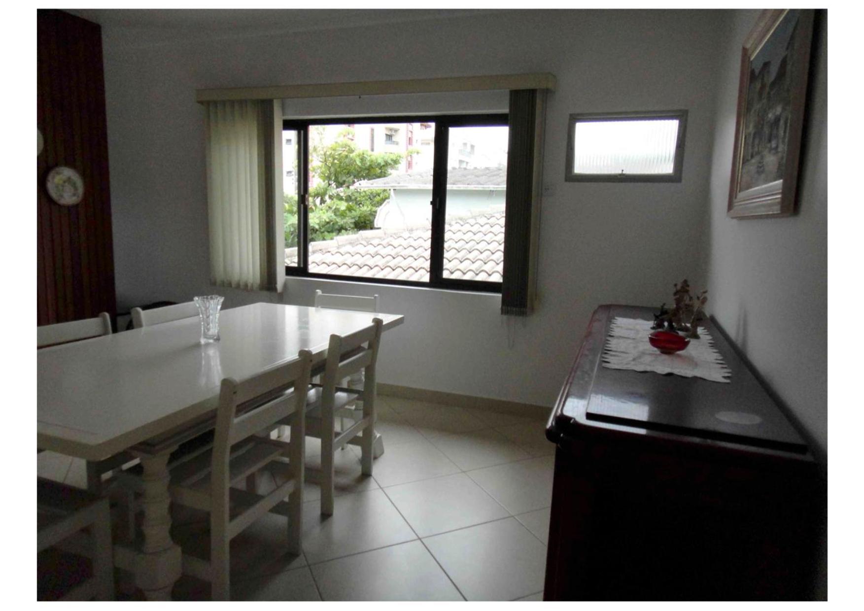 Guarujá, apartamento a 100 metros da praia da enseada.