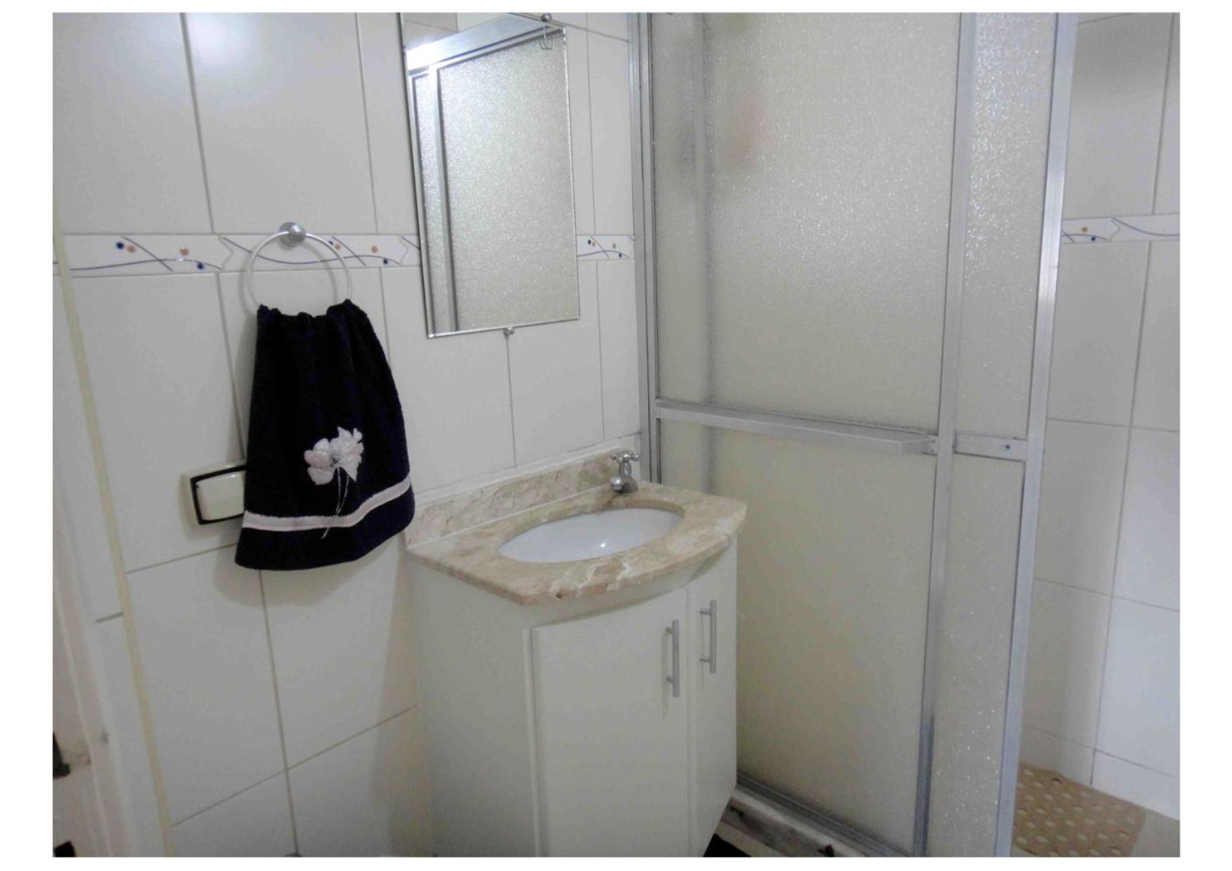 Guarujá, apartamento a 100 metros da praia da enseada.
