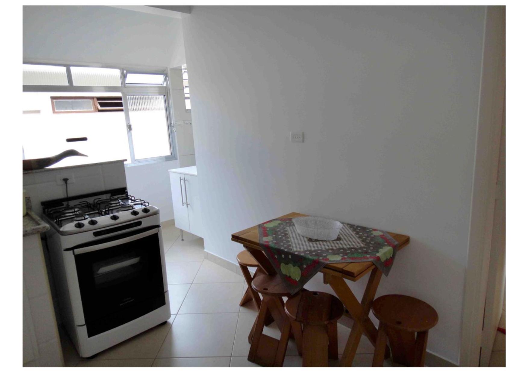 Guarujá, apartamento a 100 metros da praia da enseada.