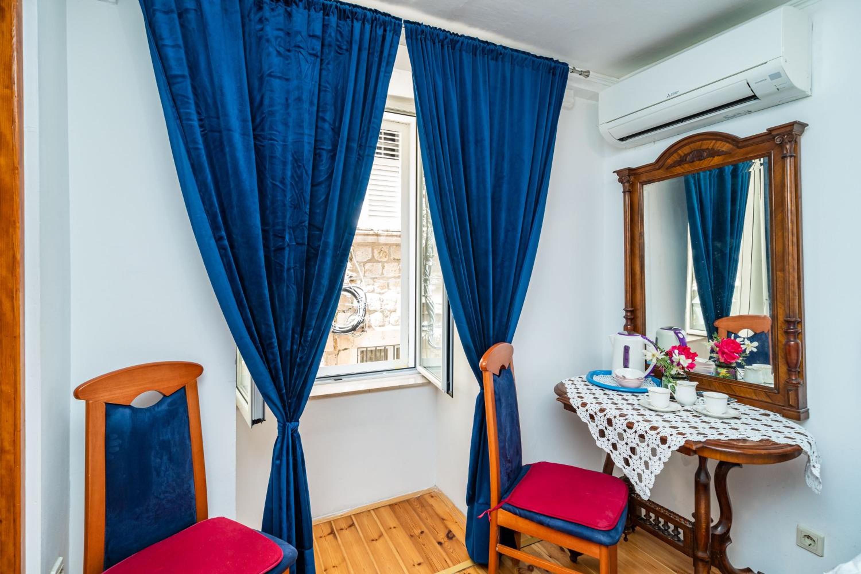 Rooms Fausta Old Town