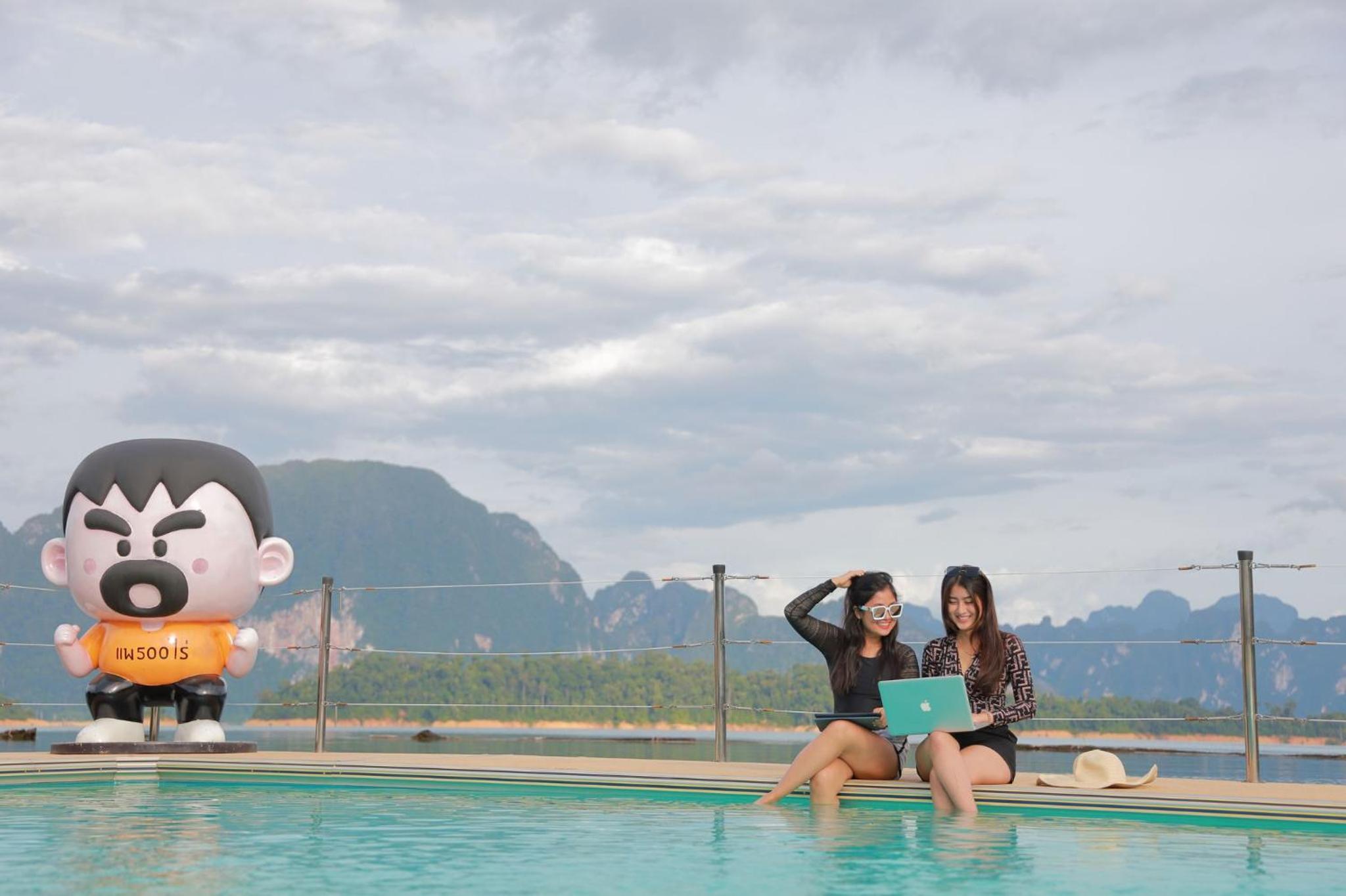 500 Rai Floating Resort