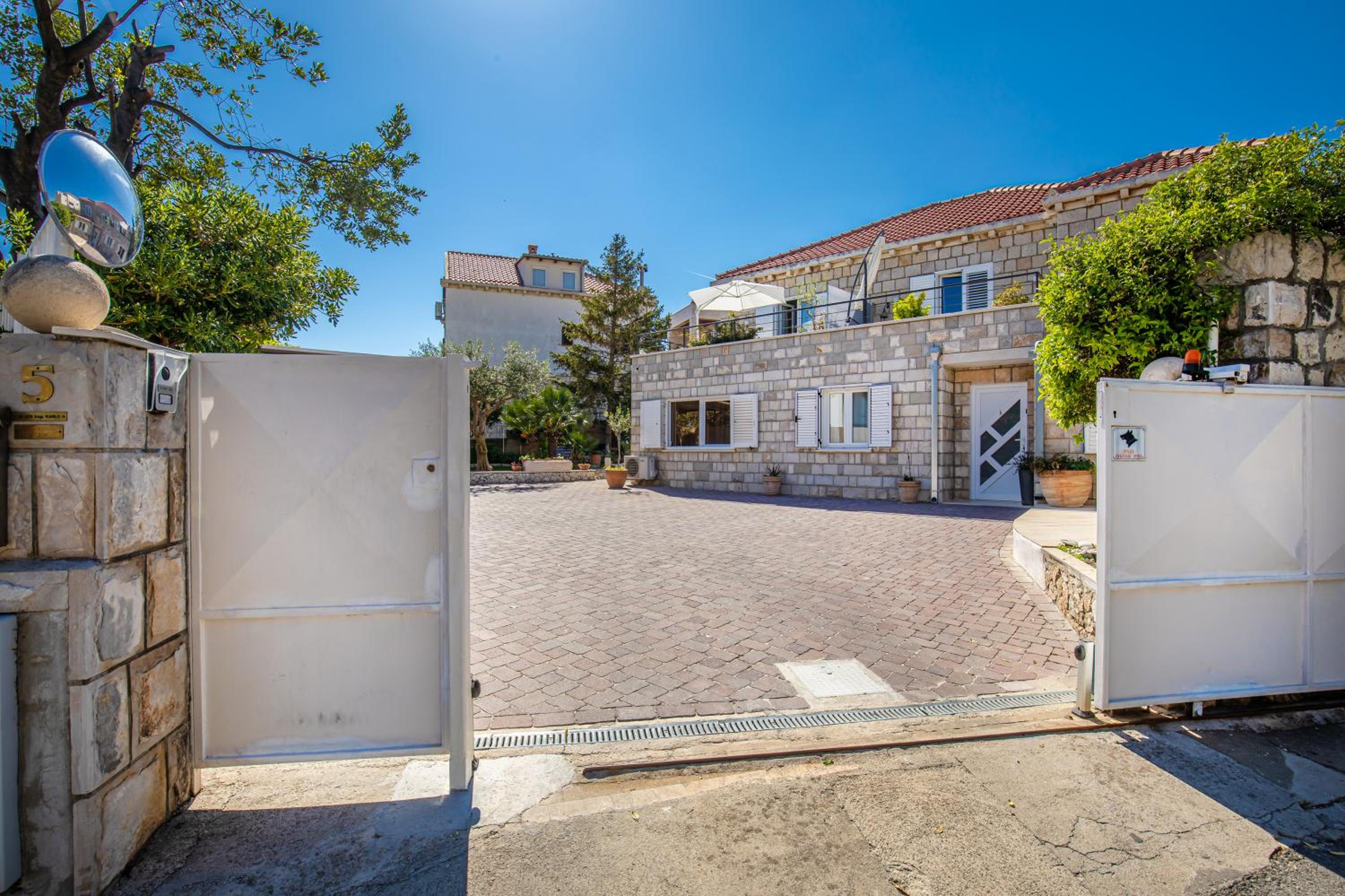 Rooms D&L, FREE Parking on-site