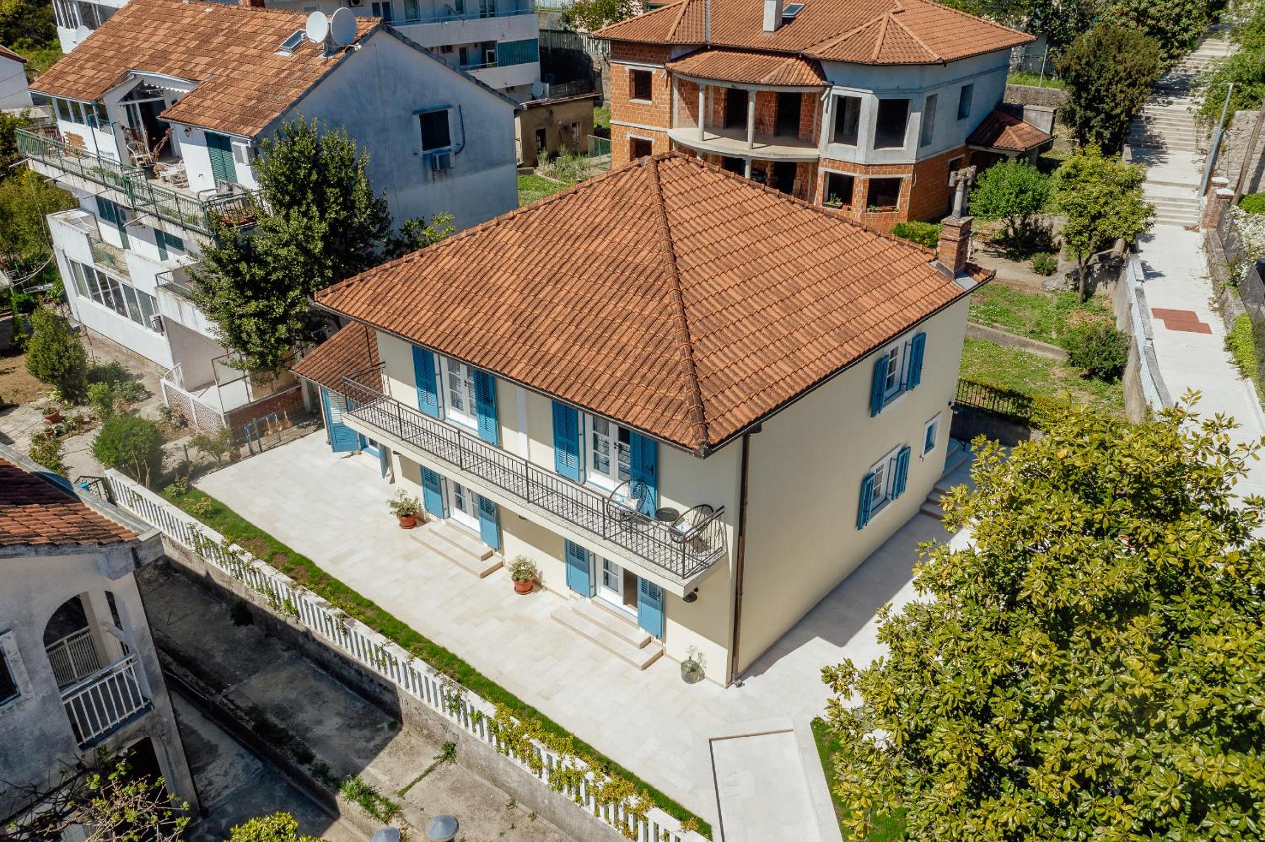 Hotel Magnolia Apartments 1 Herceg Novi - Image 1