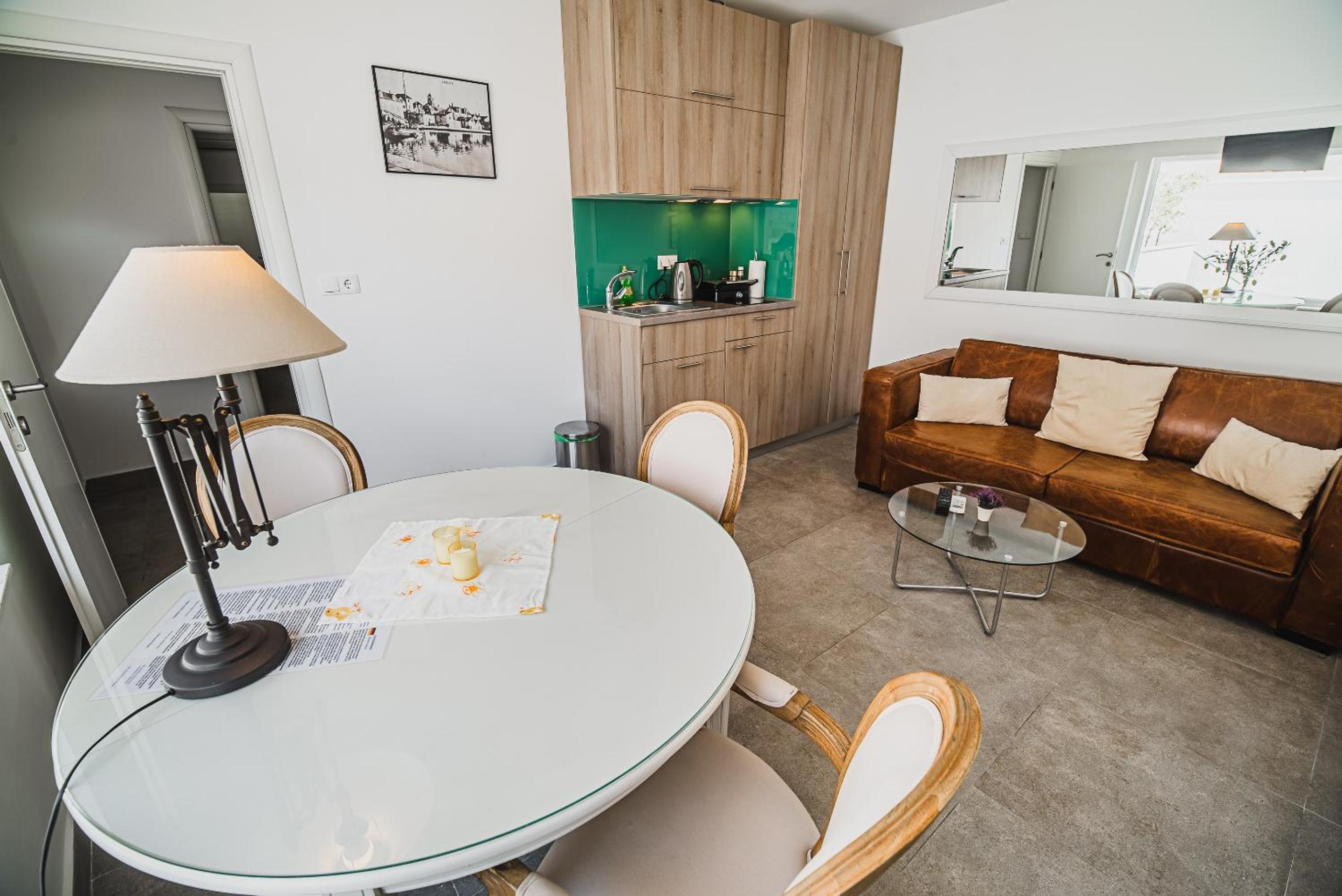 Downtown Luxury Apartments with Hot Tub view 4