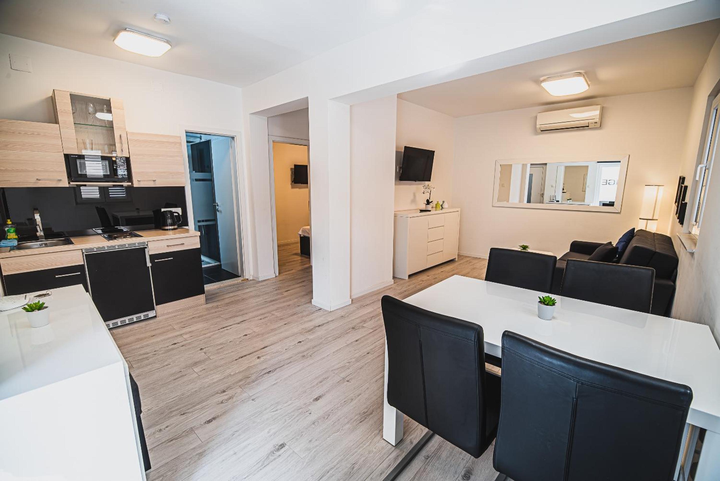 Downtown Park Apartments with Balcony view 2