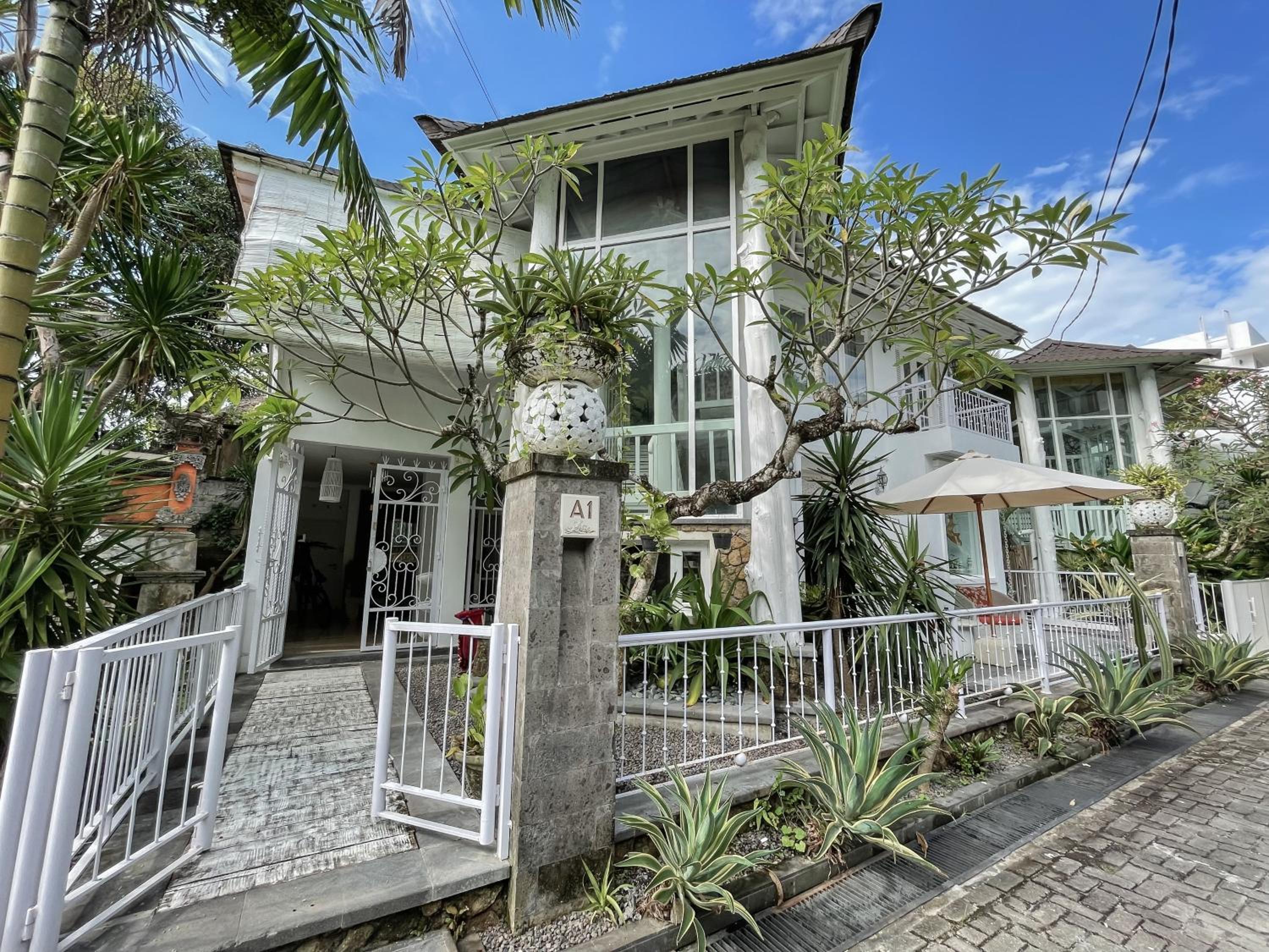 Beach House Canggu - 150m Berawa beach view 4