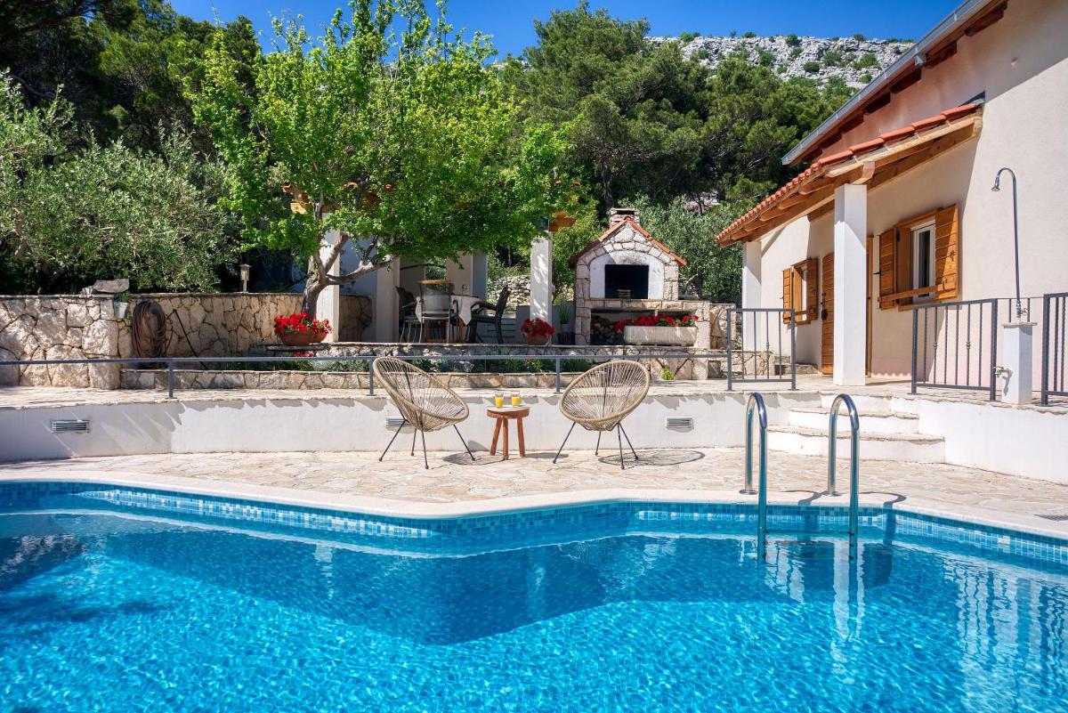 Villa Zoro 3-bedroom villa with private pool and amazing panorama view 2