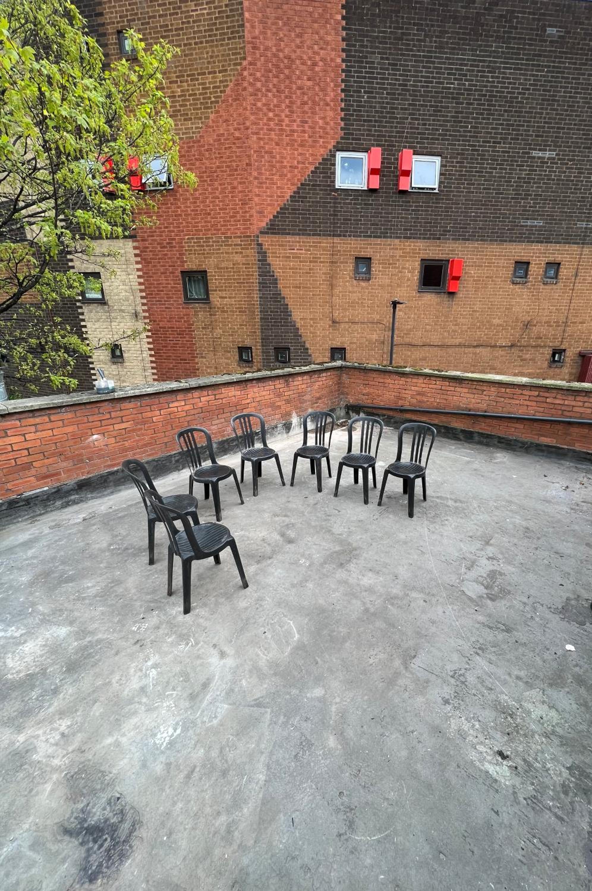 The Bake Apartment - 5 bedroom Large Apartment sleeps up to 16 person