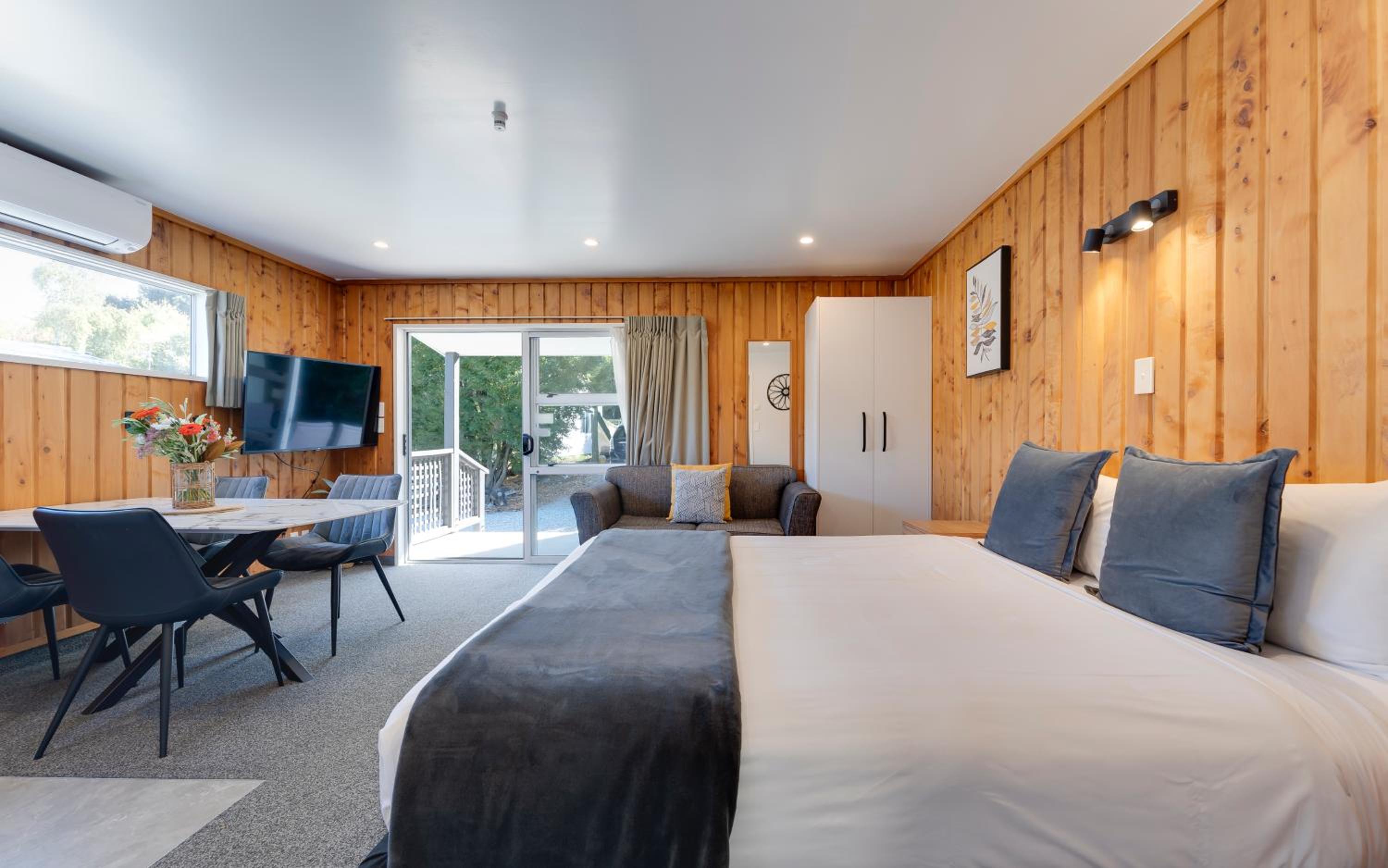 Archway Motels & Chalets 44