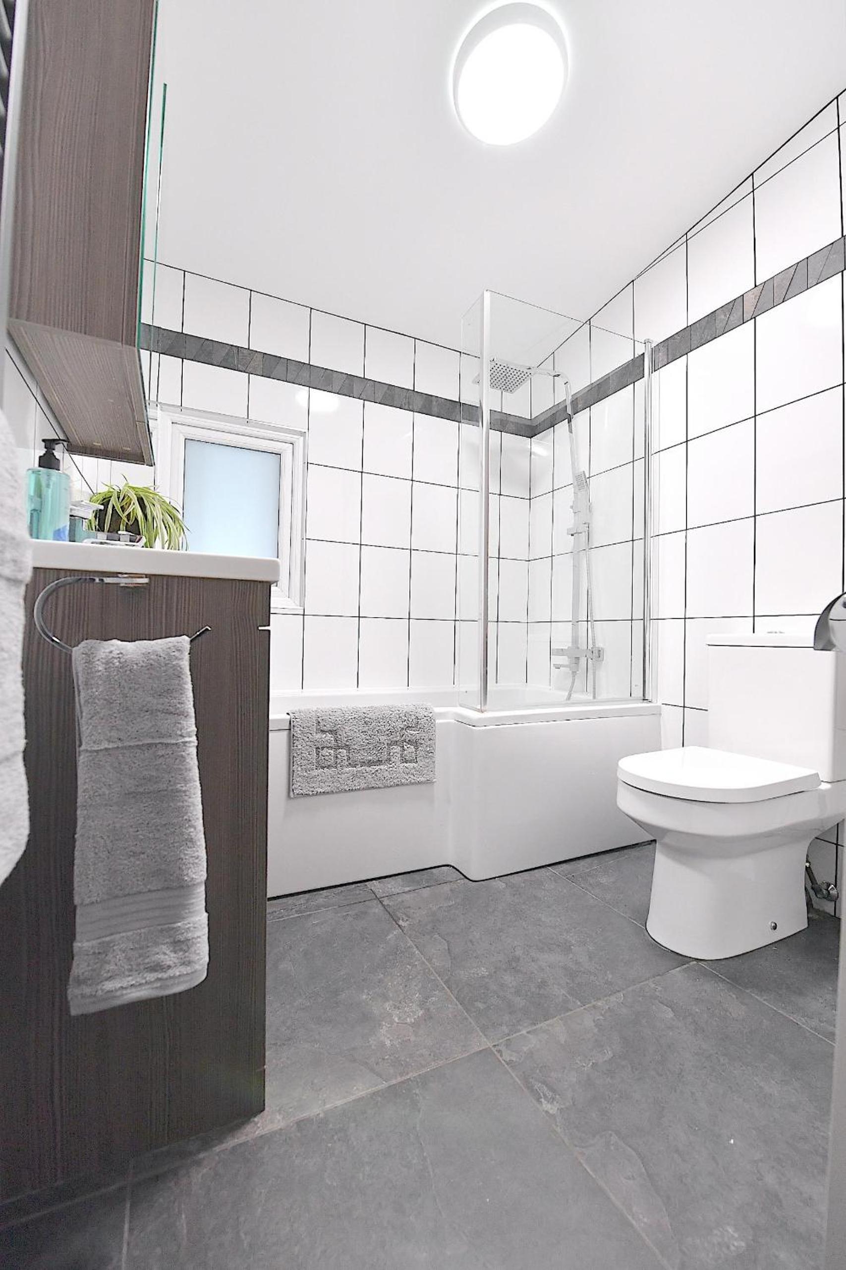 Guildford Vacations - Gorgeous 3BD Cottage in the Heart of Guildford - Property Image 12