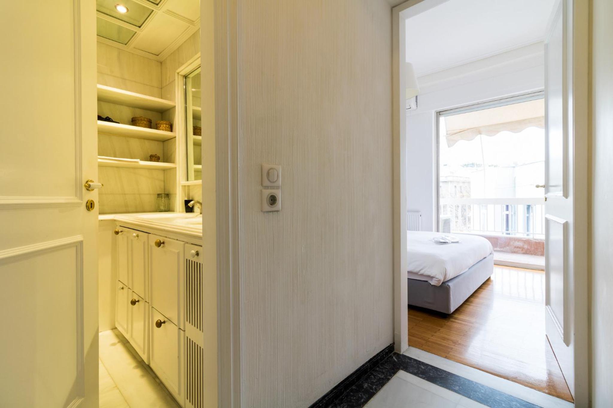 Deco Marble Apt with Acropolis view