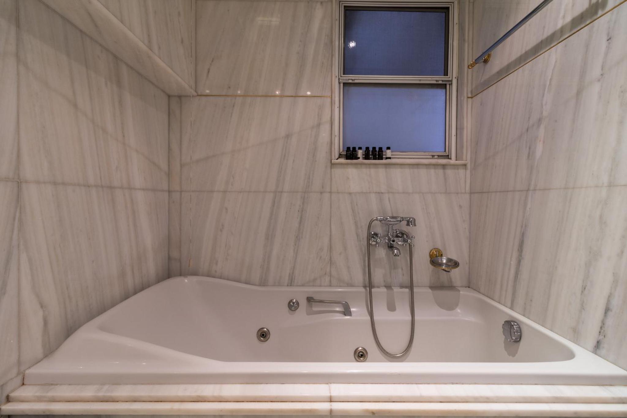 Deco Marble Apt with Acropolis view