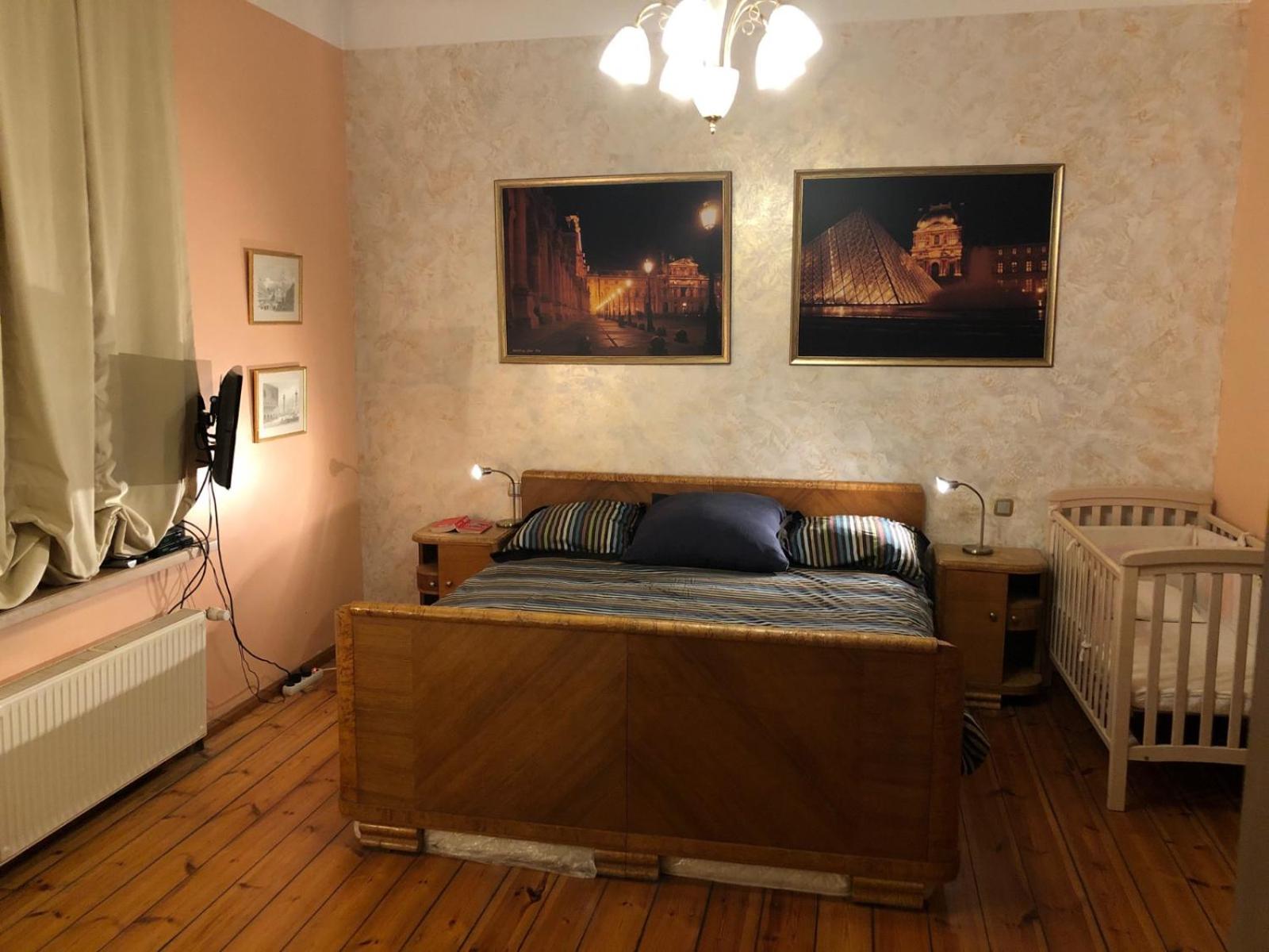 Classical large apartment on Alberta street, FREE locked PARKING view 2