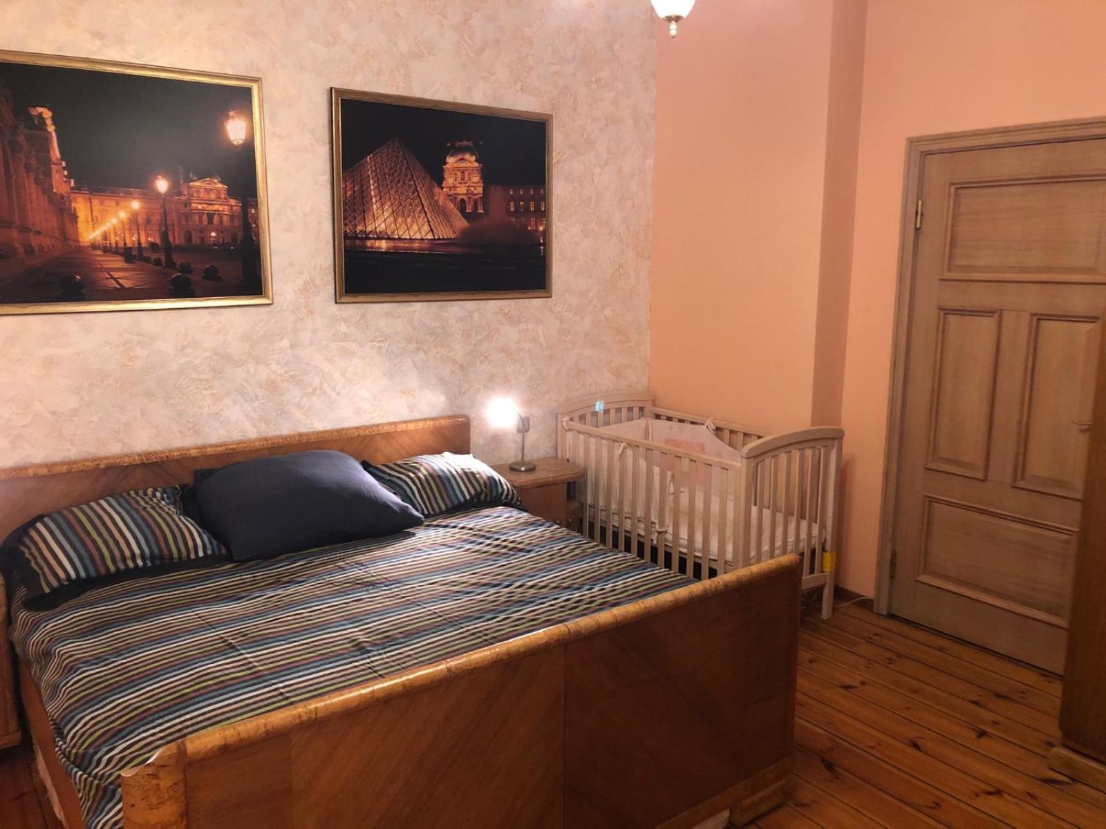 Classical large apartment on Alberta street, FREE locked PARKING view 3